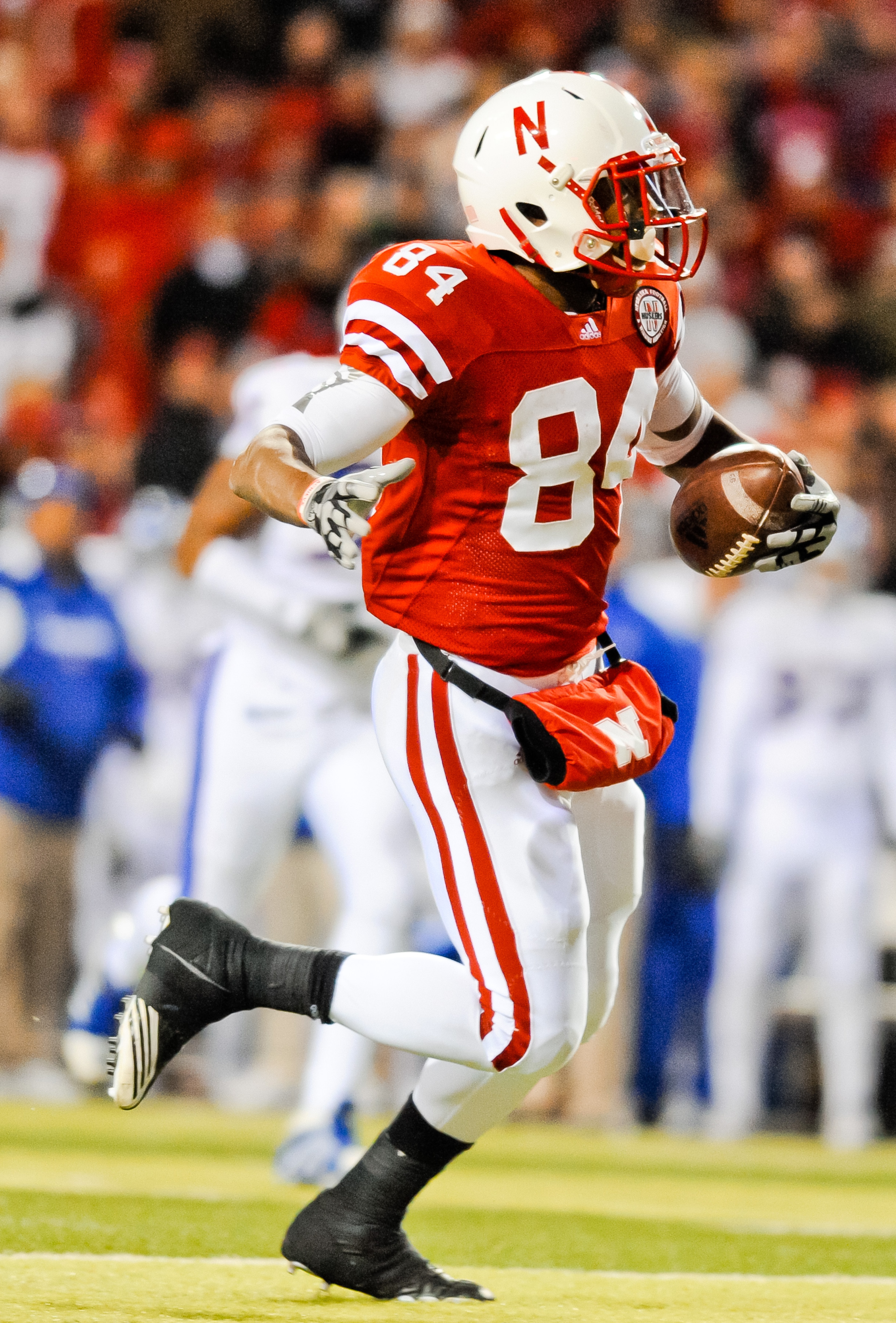 LINCOLN, NE - NOVEMBER 13: Brandon Kinnie #84 of the Nebraska Cornhuskers runs after a catch against the Kansas Jayhawks during their game at Memorial Stadium on November 13, 2010 in Lincoln, Nebraska. Nebraska Defeated Kansas 20-3. (Photo by Eric Francis