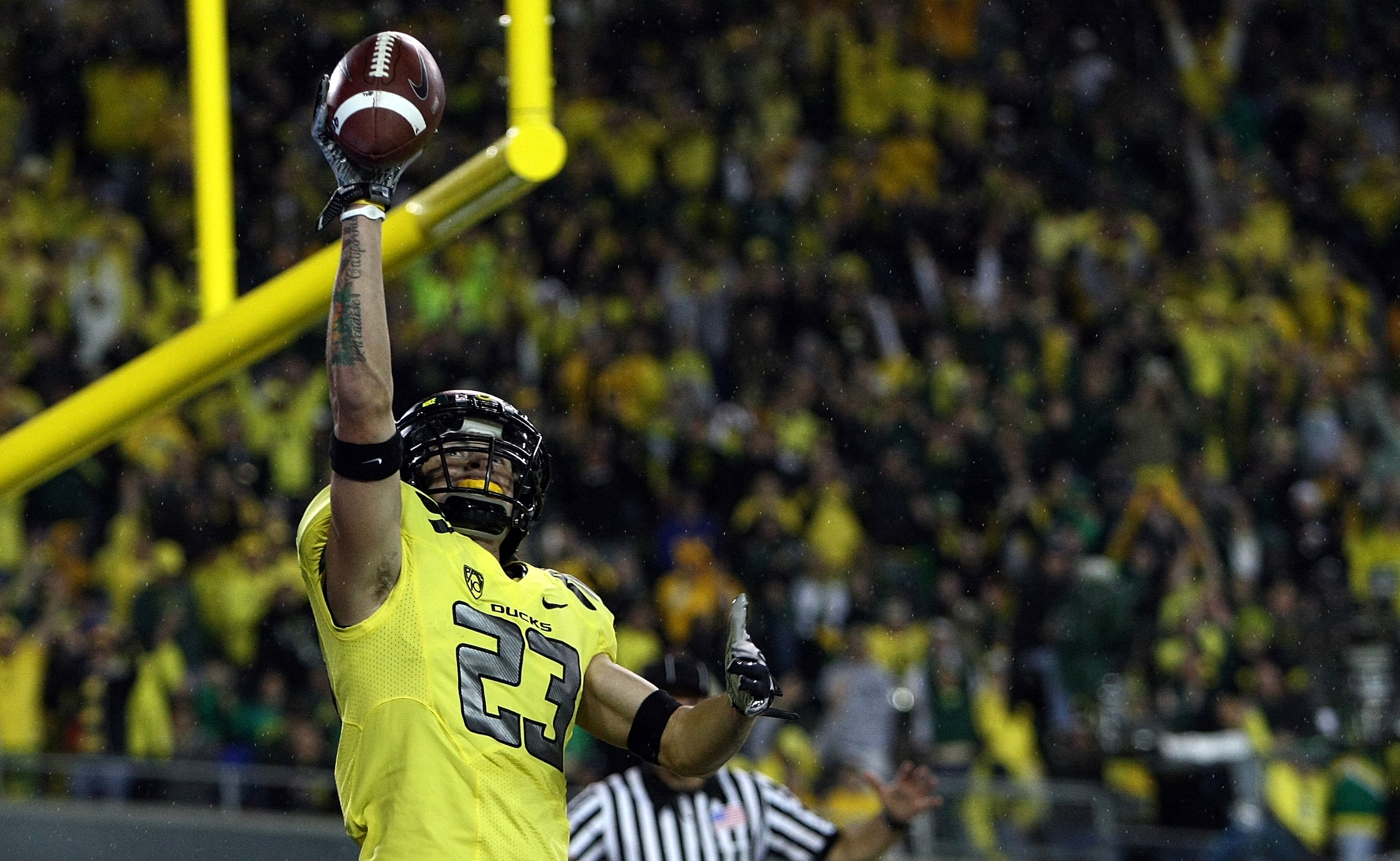 EUGENE, OR - OCTOBER 21: Jeff Maehl #23 of the Oregon Ducks celebrates scoring a touchdown against the UCLA Bruins on October 21, 2010 at the Autzen Stadium in Eugene, Oregon. (Photo by Jonathan Ferrey/Getty Images) EUGENE, OR - OCTOBER 21: Jeff Maehl #23 of the Oregon Ducks celebrates scoring a touchdown against the UCLA Bruins on October 21, 2010 at the Autzen Stadium in Eugene, Oregon. (Photo by Jonathan Ferrey/Getty Images)