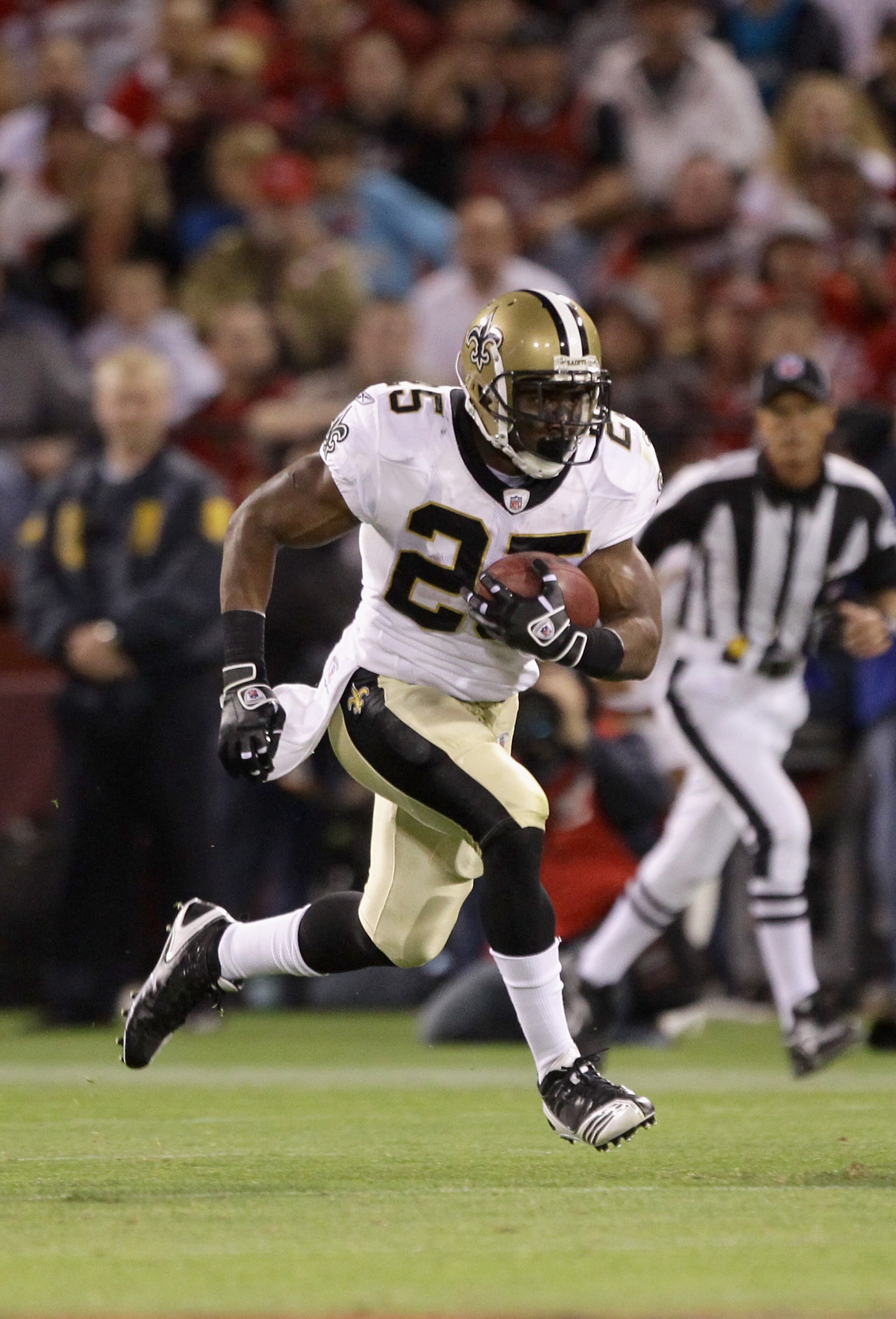SAN FRANCISCO - SEPTEMBER 20: Reggie Bush #25 of the New Orleans Saints in action during their game against the San Francisco 49ers at Candlestick Park on September 20, 2010 in San Francisco, California. (Photo by Ezra Shaw/Getty Images) SAN FRANCISCO - SEPTEMBER 20: Reggie Bush #25 of the New Orleans Saints in action during their game against the San Francisco 49ers at Candlestick Park on September 20, 2010 in San Francisco, California. (Photo by Ezra Shaw/Getty Images)