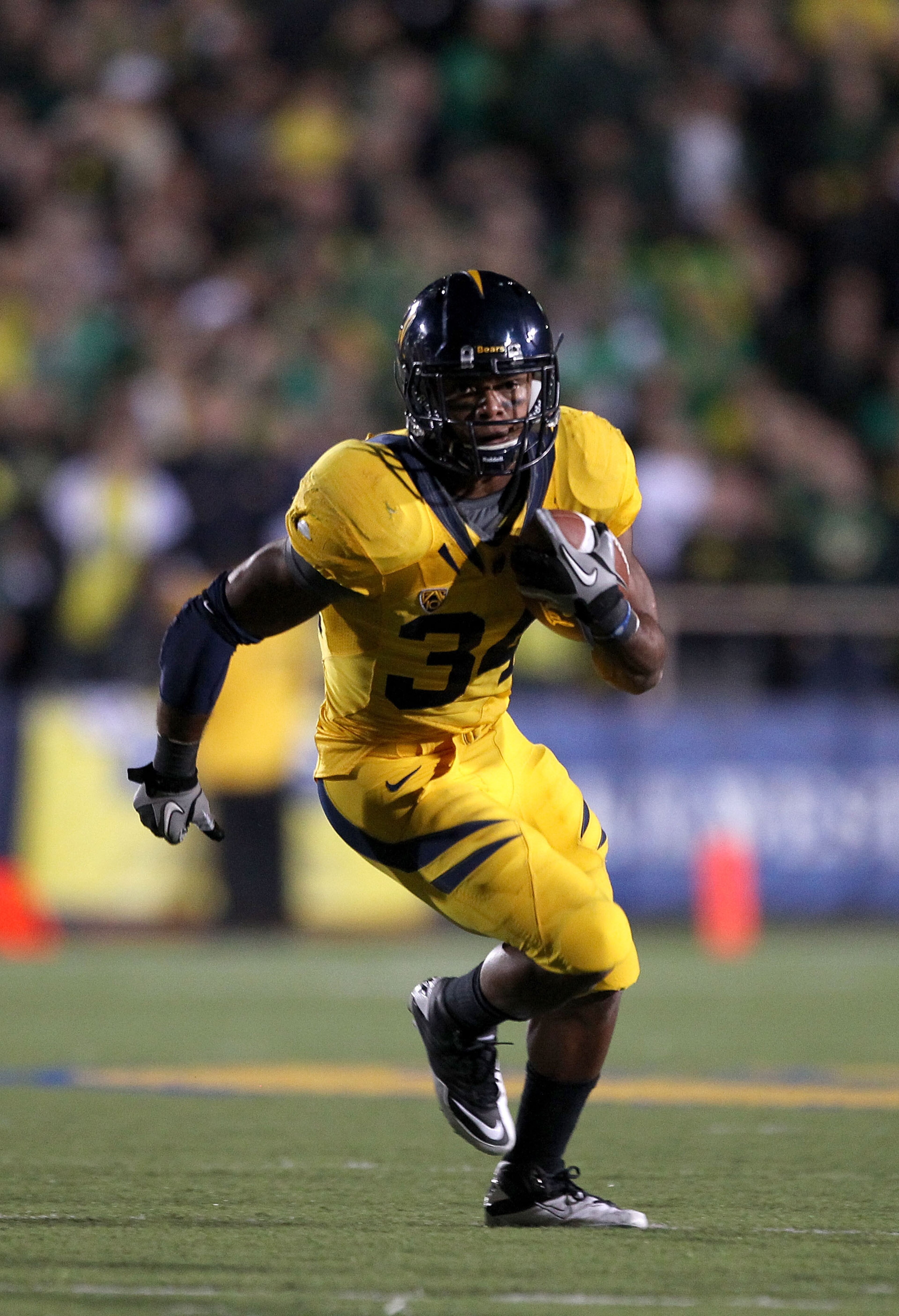 BERKELEY, CA - NOVEMBER 13:  Shane Vereen #34 of the California Golden Bears in action against the Oregon Ducks at California Memorial Stadium on November 13, 2010 in Berkeley, California.  (Photo by Ezra Shaw/Getty Images)