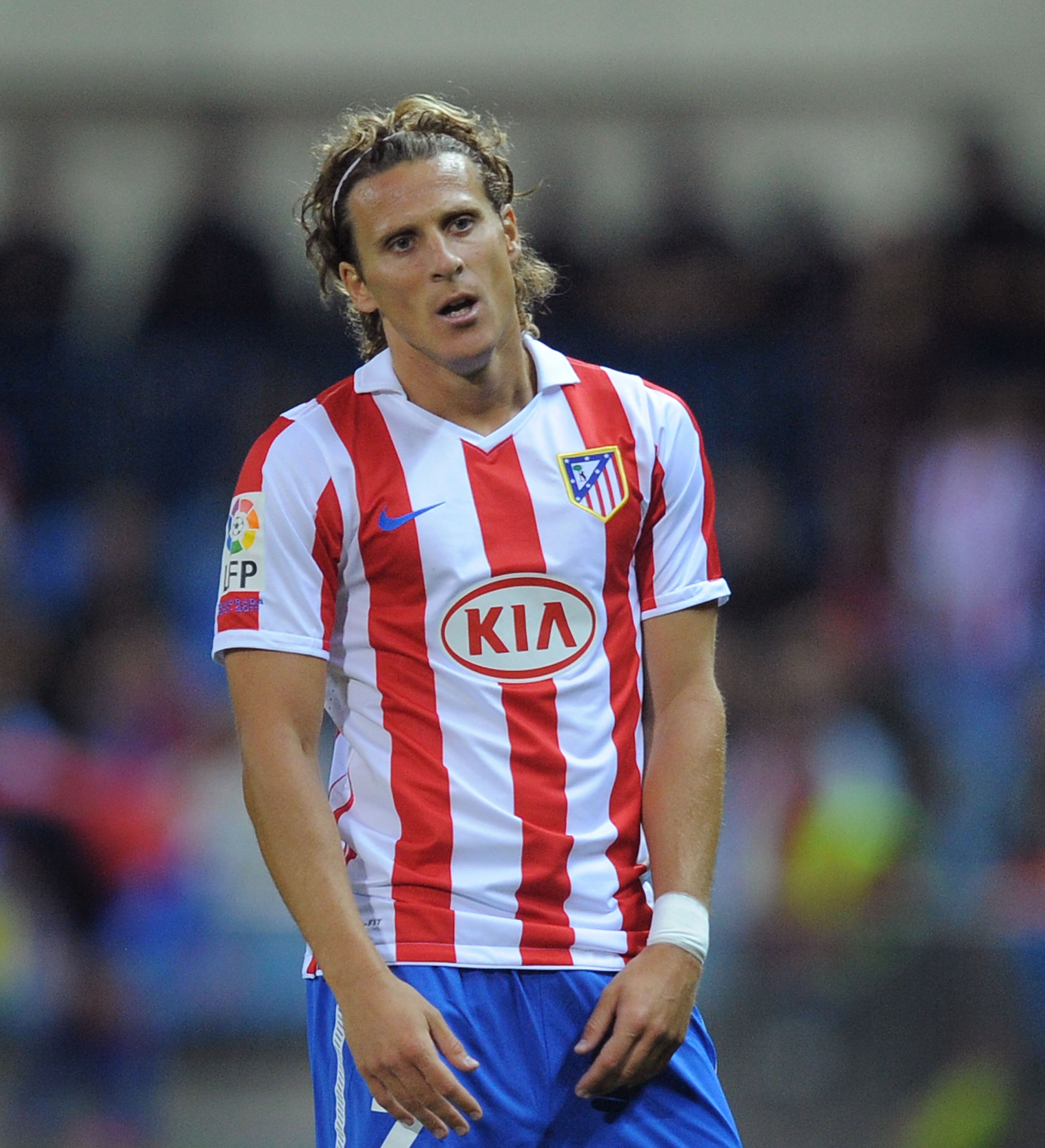 MADRID, SPAIN - SEPTEMBER 26: Diego Forlan of Atletico Madrid during the La Liga match between Atletico Madrid and Real Zaragoza at the Vicente Calderon stadium on September 26, 2010 in Madrid, Spain. (Photo by Denis Doyle/Getty Images) MADRID, SPAIN - SEPTEMBER 26: Diego Forlan of Atletico Madrid during the La Liga match between Atletico Madrid and Real Zaragoza at the Vicente Calderon stadium on September 26, 2010 in Madrid, Spain. (Photo by Denis Doyle/Getty Images)