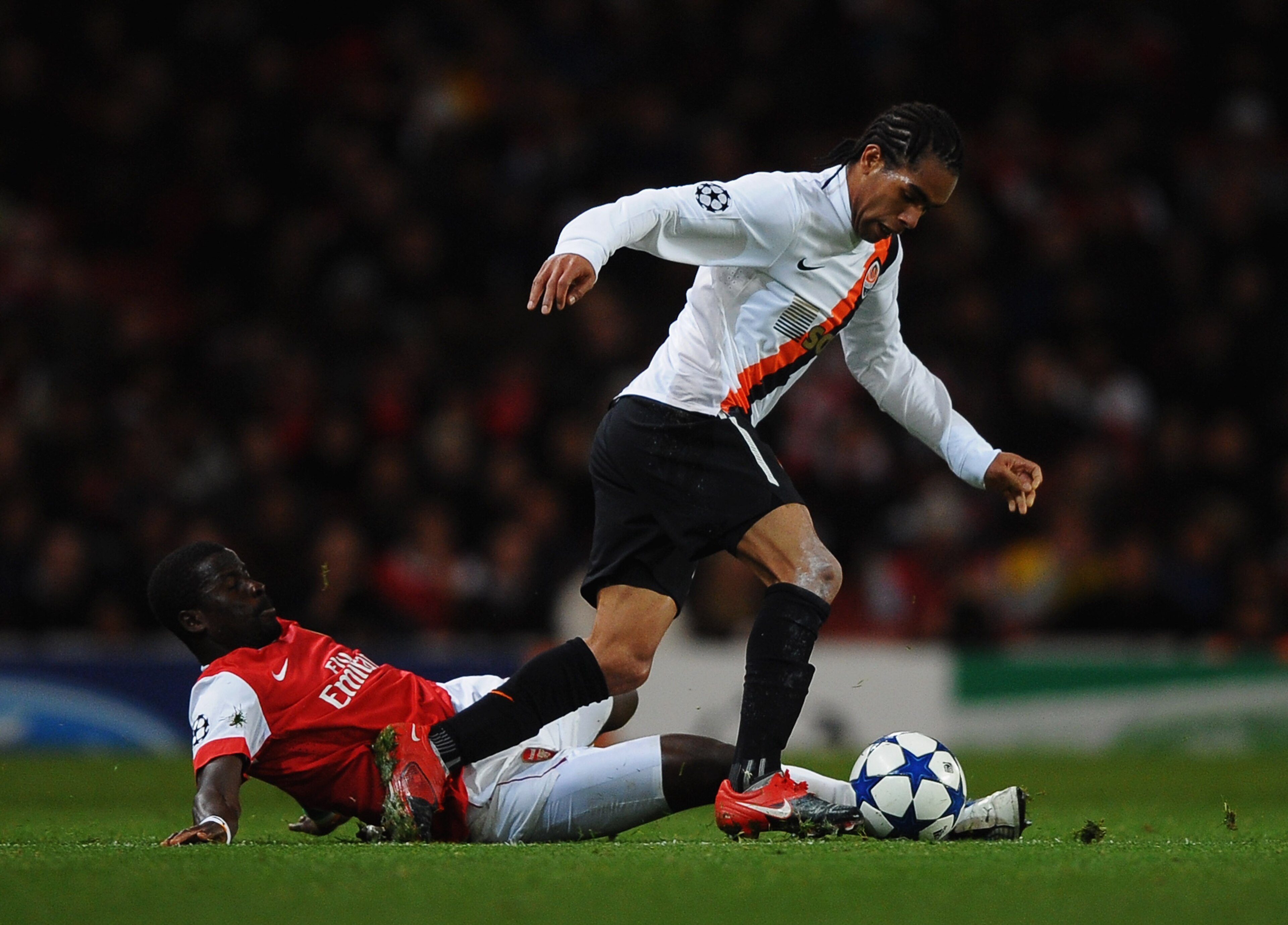 LONDON, ENGLAND - OCTOBER 19: Alex Teixeira of Shakhtar Donetsk takes on Emmanuel Eboue of Arsenal during the UEFA Champions League Group H match between Arsenal and FC Shakhtar Donetsk at the Emirates Stadium on October 19, 2010 in London, England. (Ph LONDON, ENGLAND - OCTOBER 19: Alex Teixeira of Shakhtar Donetsk takes on Emmanuel Eboue of Arsenal during the UEFA Champions League Group H match between Arsenal and FC Shakhtar Donetsk at the Emirates Stadium on October 19, 2010 in London, England. (Ph