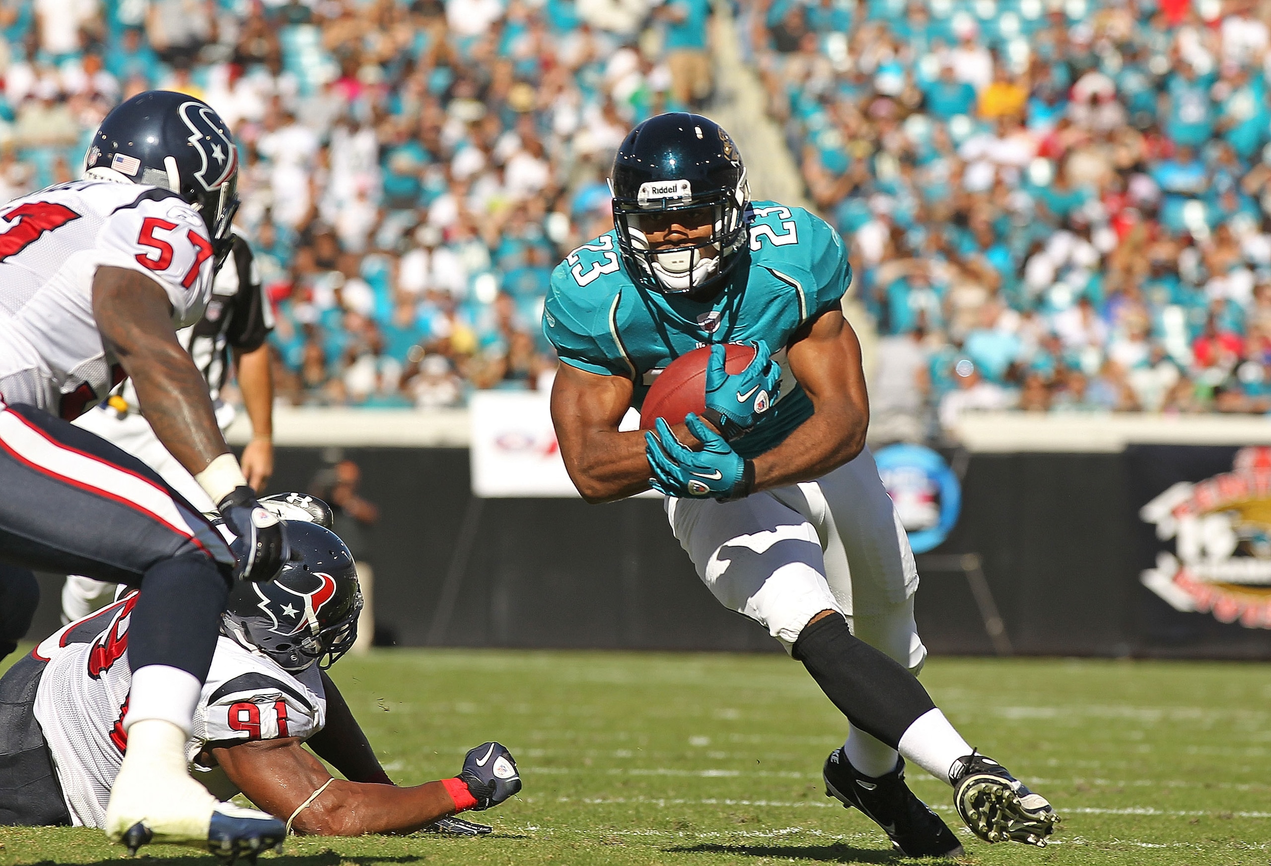 JACKSONVILLE, FL - NOVEMBER 14:  Rashad Jennings #23 of the Jacksonville Jaguars rushes during a game against the Houston Texans at EverBank Field on November 14, 2010 in Jacksonville, Florida.  (Photo by Mike Ehrmann/Getty Images)