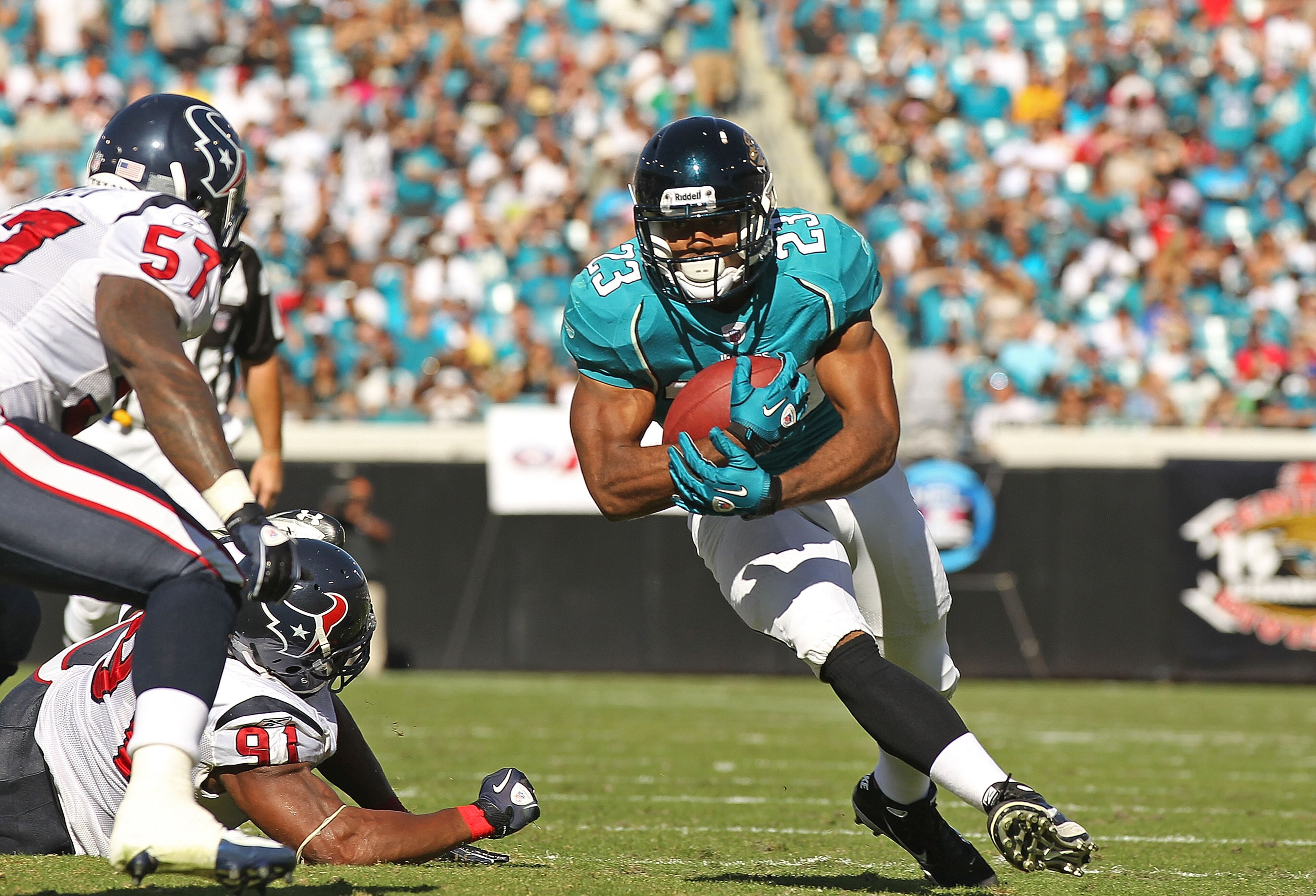 JACKSONVILLE, FL - NOVEMBER 14:  Rashad Jennings #23 of the Jacksonville Jaguars rushes during a game against the Houston Texans at EverBank Field on November 14, 2010 in Jacksonville, Florida.  (Photo by Mike Ehrmann/Getty Images)