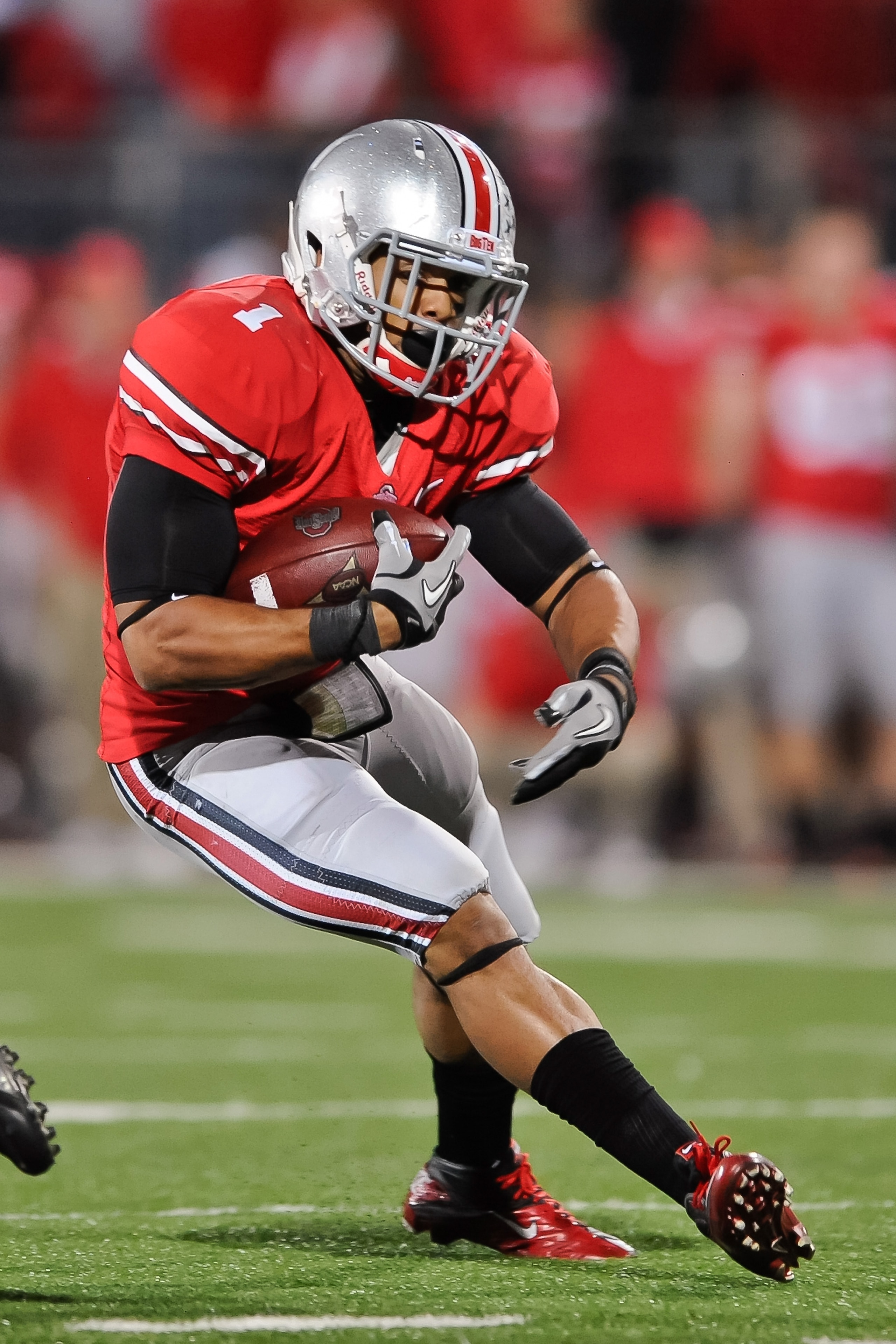 COLUMBUS, OH - NOVEMBER 13: Dan Herron #1 of the Ohio State Buckeyes runs with the ball against the Penn State Nittany Lions at Ohio Stadium on November 13, 2010 in Columbus, Ohio. (Photo by Jamie Sabau/Getty Images) COLUMBUS, OH - NOVEMBER 13: Dan Herron #1 of the Ohio State Buckeyes runs with the ball against the Penn State Nittany Lions at Ohio Stadium on November 13, 2010 in Columbus, Ohio. (Photo by Jamie Sabau/Getty Images)