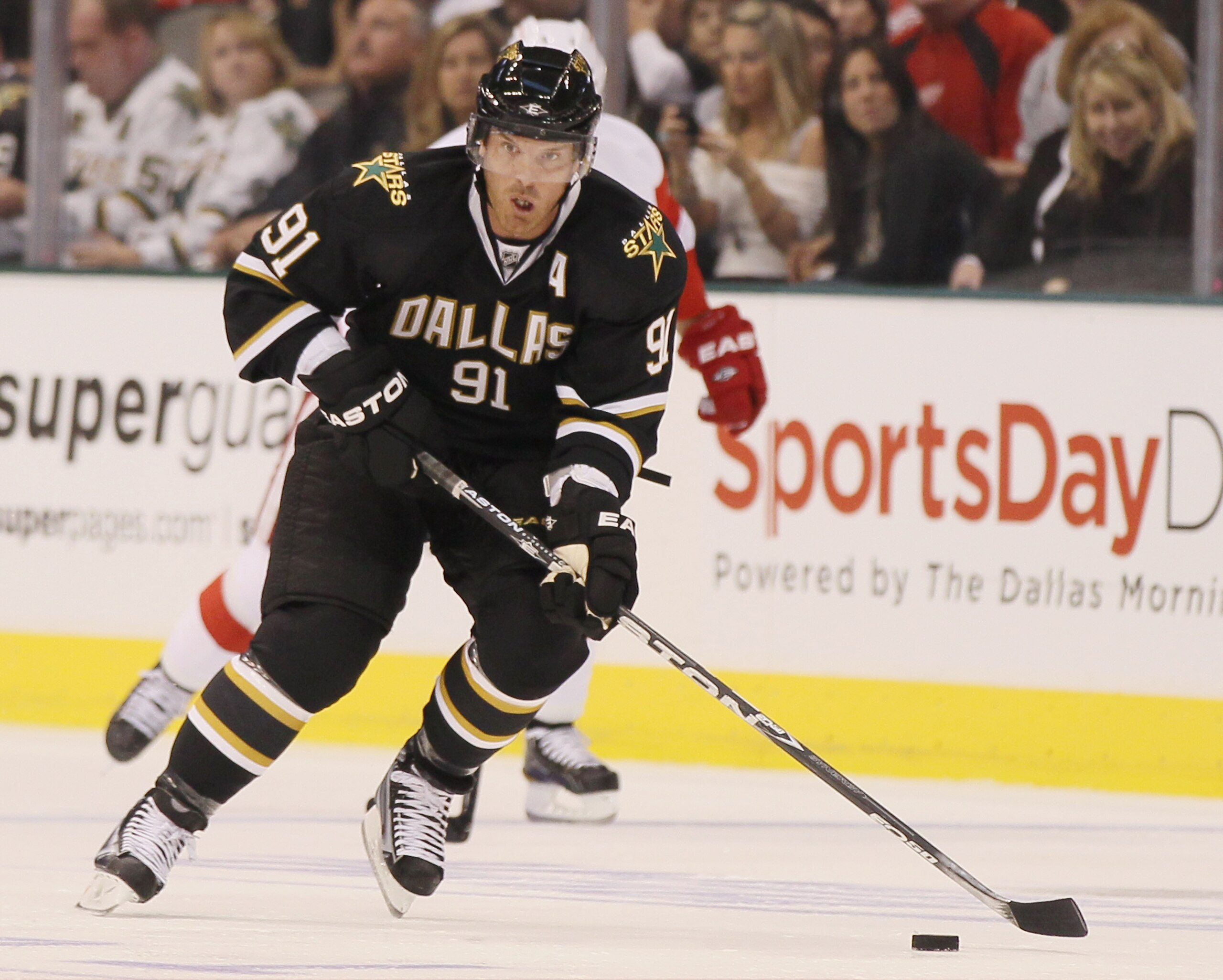 DALLAS - OCTOBER 14: Brad Richards #91 of the Dallas Stars takes the puck in the first period against the Detroit Red Wings on October 14, 2010 at the American Airlines Center in Dallas, Texas.  (Photo by Elsa/Getty Images)