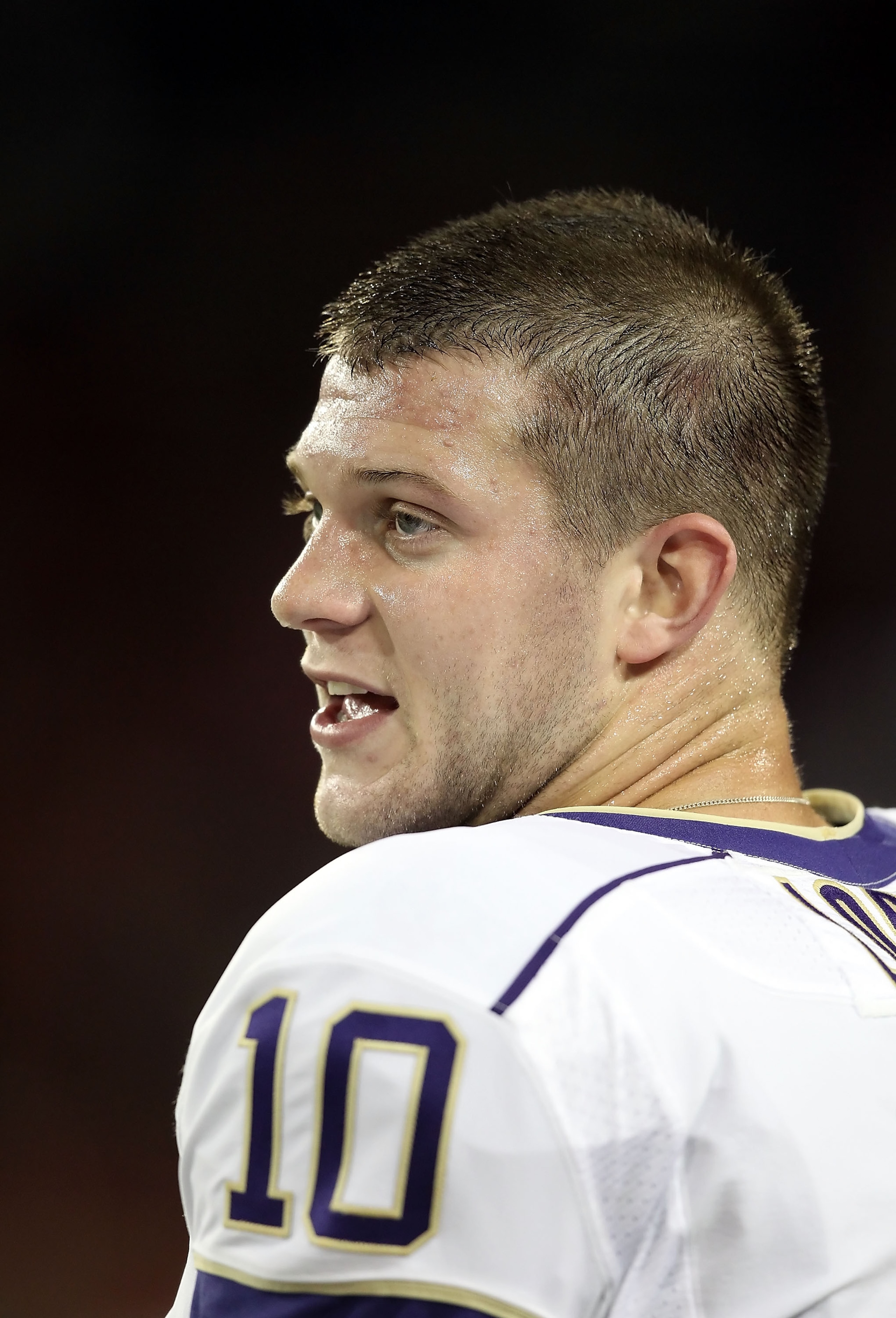 TUCSON, AZ - OCTOBER 23:  Quarterback Jake Locker #10 of the Washington Huskies during the college football game against the Arizona Wildcats at Arizona Stadium on October 23, 2010 in Tucson, Arizona. The Wildcats defeated the Huskies 44-14.  (Photo by Ch