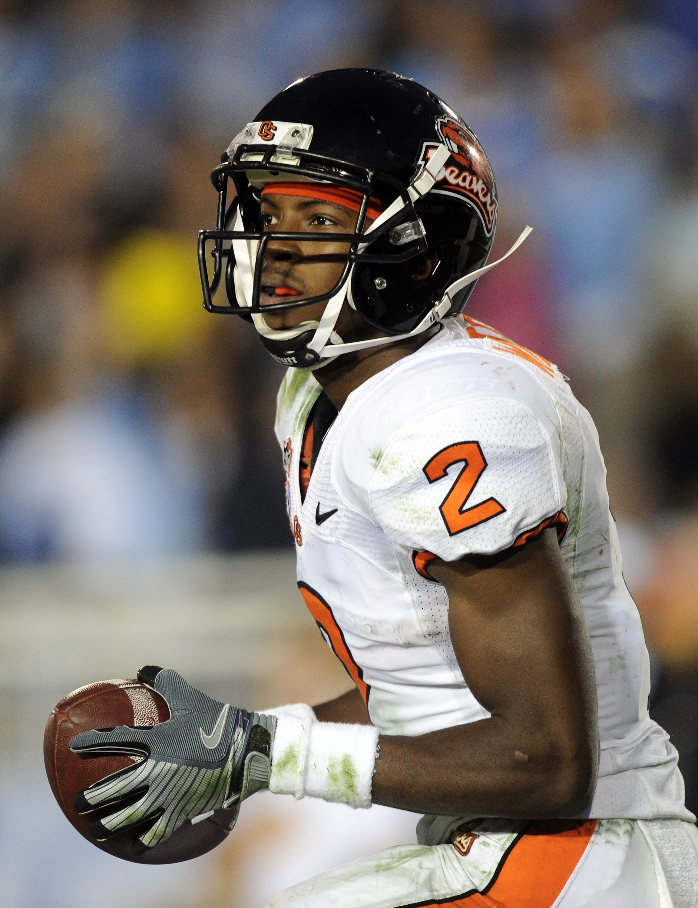 PASADENA, CA - NOVEMBER 06:  Markus Wheaton #2 of the Oregon State Beavers looks to run after a catch against the UCLA Bruins at the Rose Bowl on November 6, 2010 in Pasadena, California.  (Photo by Harry How/Getty Images)