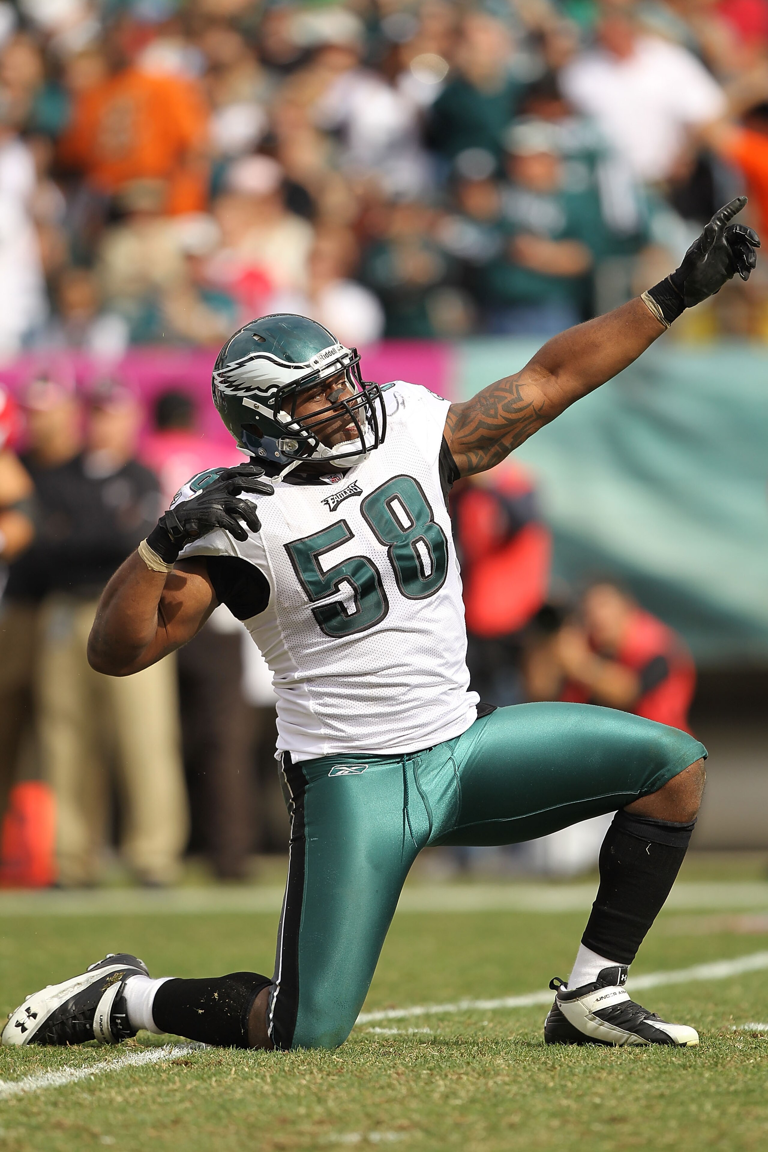 PHILADELPHIA - OCTOBER 17: Trent Cole #58 of the Philadelphia Eagles celebrates a sack against Matt Ryan of the Atlanta Falcons during their game at Lincoln Financial Field on October 17, 2010 in Philadelphia, Pennsylvania.  (Photo by Al Bello/Getty Image