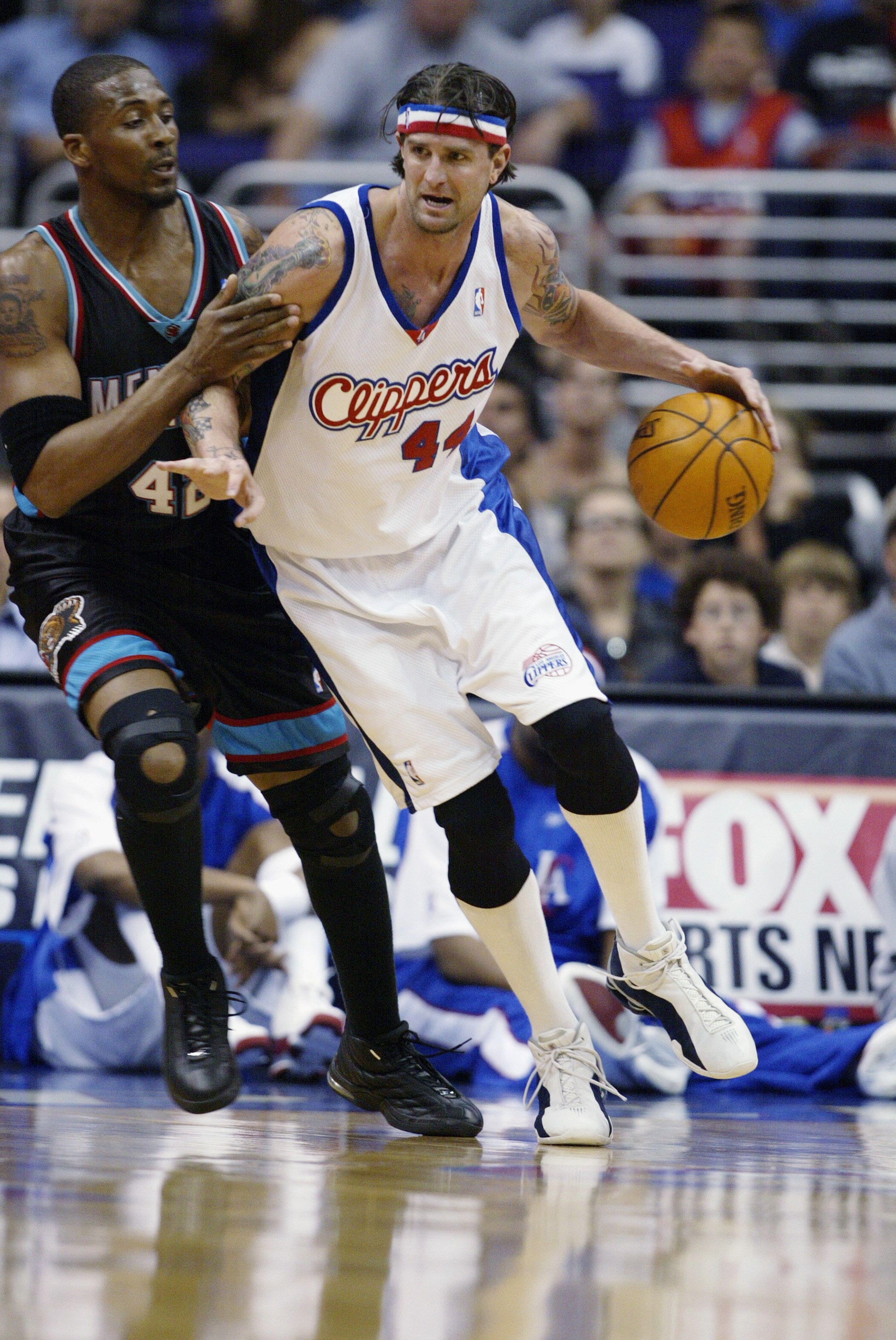 LOS ANGELES - MARCH 30:  Cherokee Parks #44 of the Los Angeles Clippers is defended by Lorenzen Wright #42 of the Memphis Grizzlies during the game at Staples Center on March 30, 2003 in Los Angeles, California.  The Clippers won 102-100.  NOTE TO USER: U