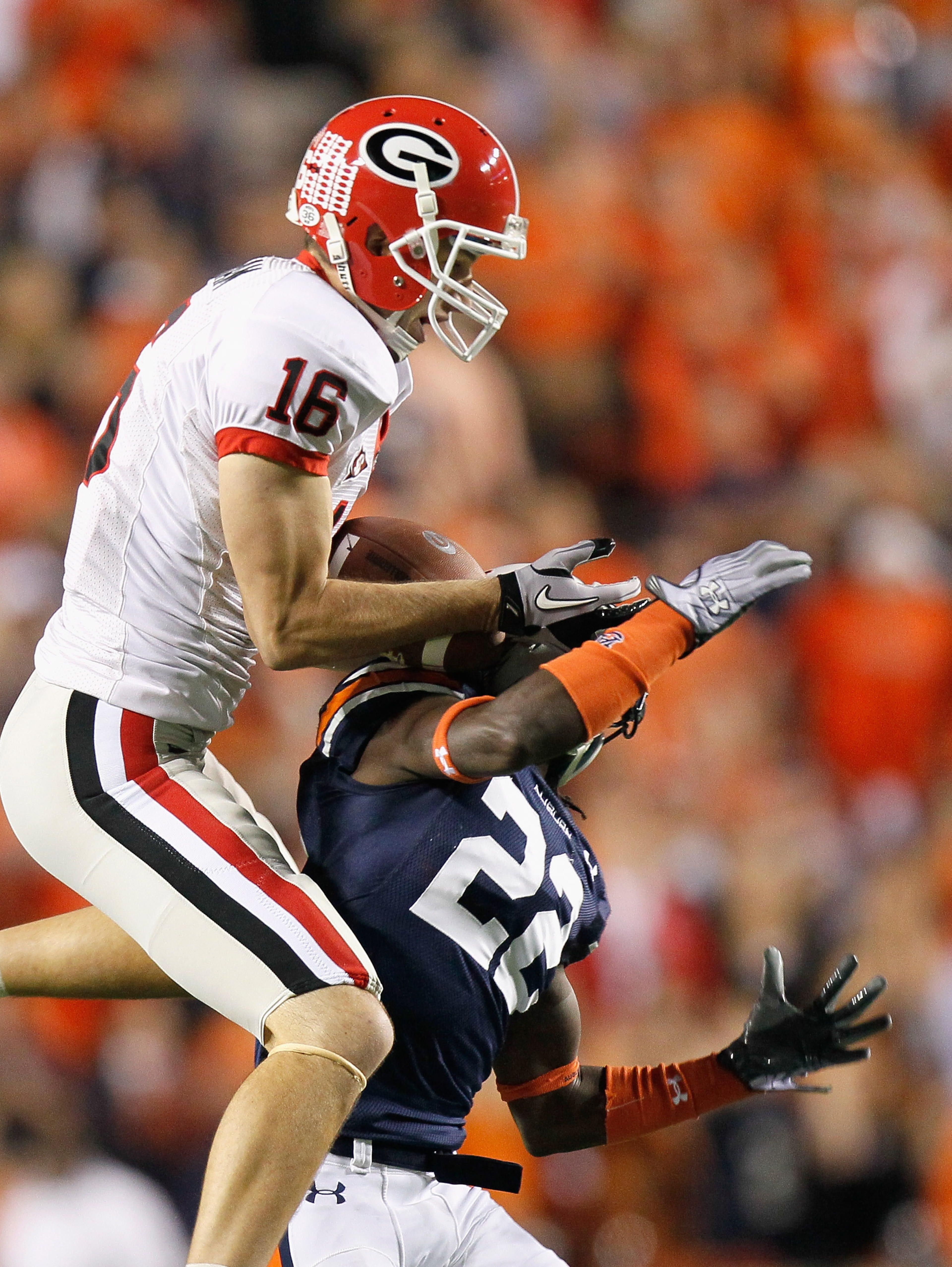 AUBURN, AL - NOVEMBER 13:  Kris Durham #16 of the Georgia Bulldogs pulls in this reception against T'Sharvan Bell #22 of the Auburn Tigers at Jordan-Hare Stadium on November 13, 2010 in Auburn, Alabama.  (Photo by Kevin C. Cox/Getty Images)