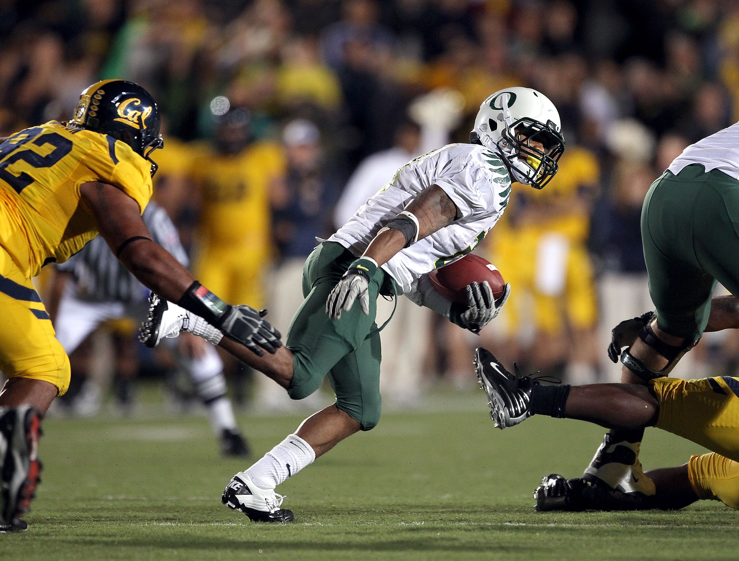 BERKELEY, CA - NOVEMBER 13:  LaMichael James #21 of the Oregon Ducks in action during their game against the California Golden Bears  at California Memorial Stadium on November 13, 2010 in Berkeley, California.  (Photo by Ezra Shaw/Getty Images)