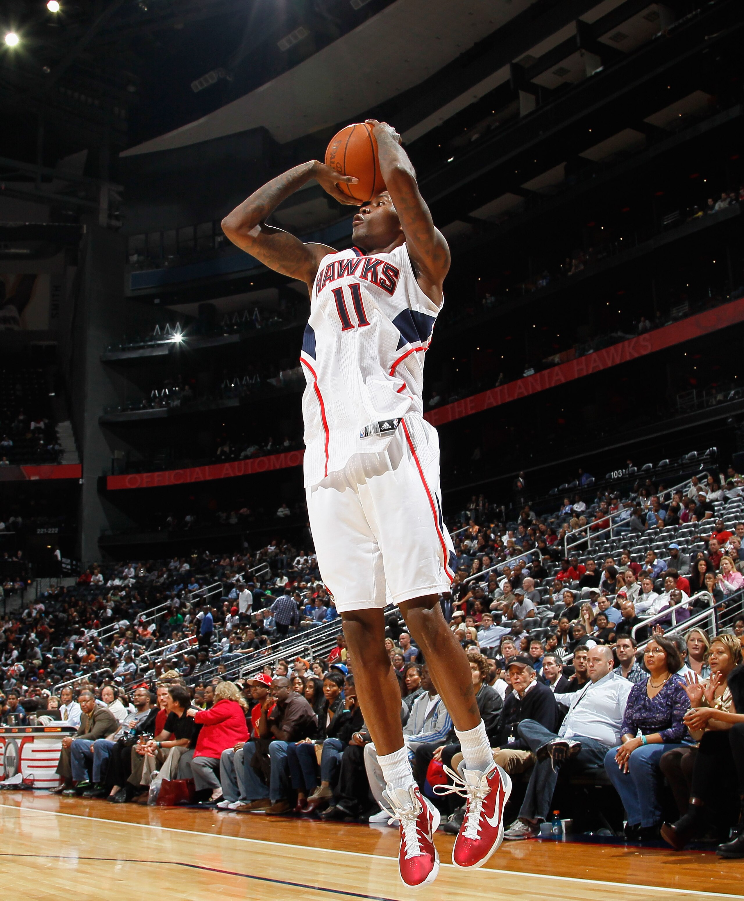 ATLANTA - OCTOBER 21:  Jamal Crawford #11 of the Atlanta Hawks against the Miami Heat at Philips Arena on October 21, 2010 in Atlanta, Georgia.  (Photo by Kevin C. Cox/Getty Images)