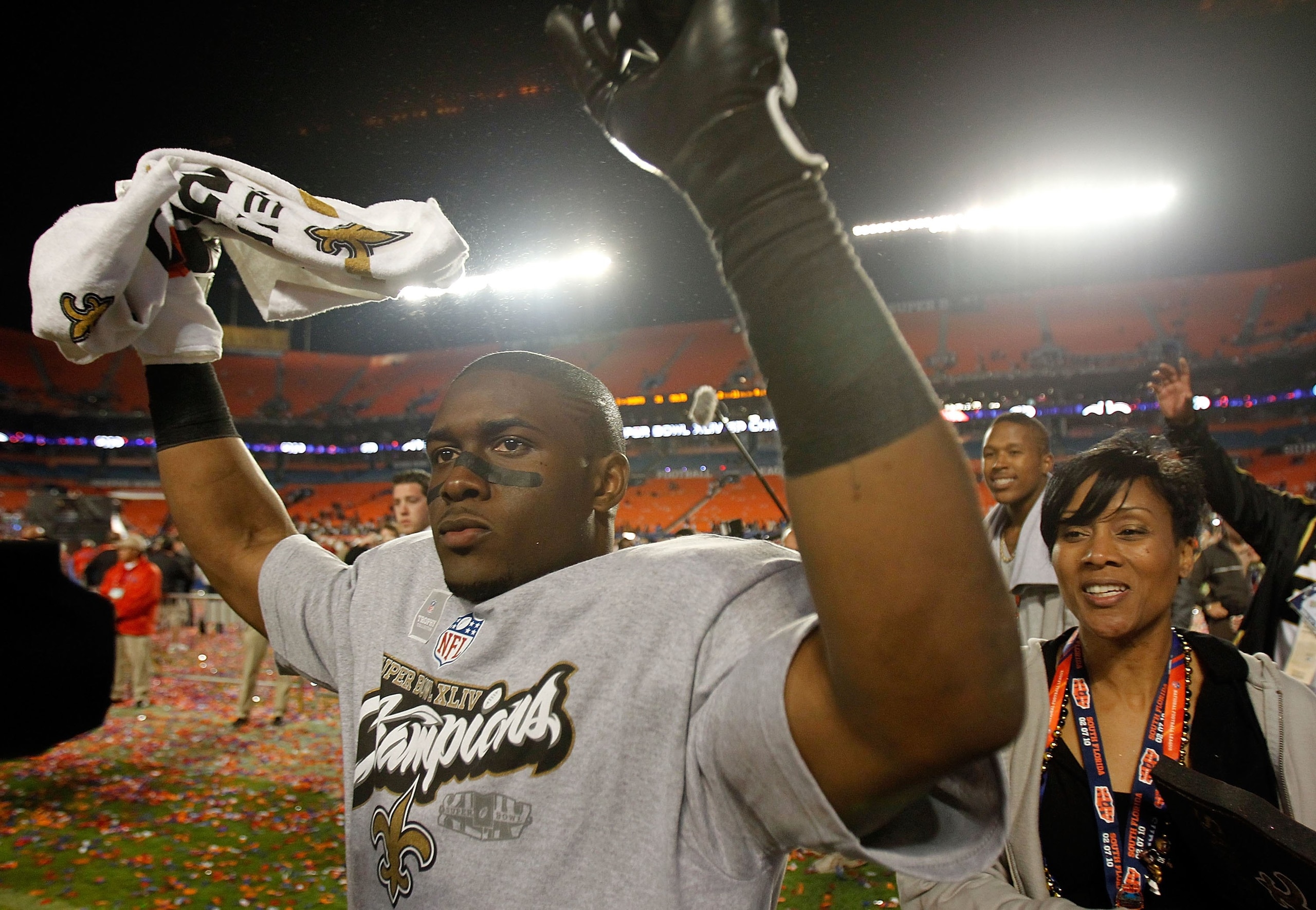 MIAMI GARDENS, FL - FEBRUARY 07:  Reggie Bush #25 of the New Orleans Saints celebrates after defeating the Indianapolis Colts during Super Bowl XLIV on February 7, 2010 at Sun Life Stadium in Miami Gardens, Florida.  (Photo by Jonathan Daniel/Getty Images