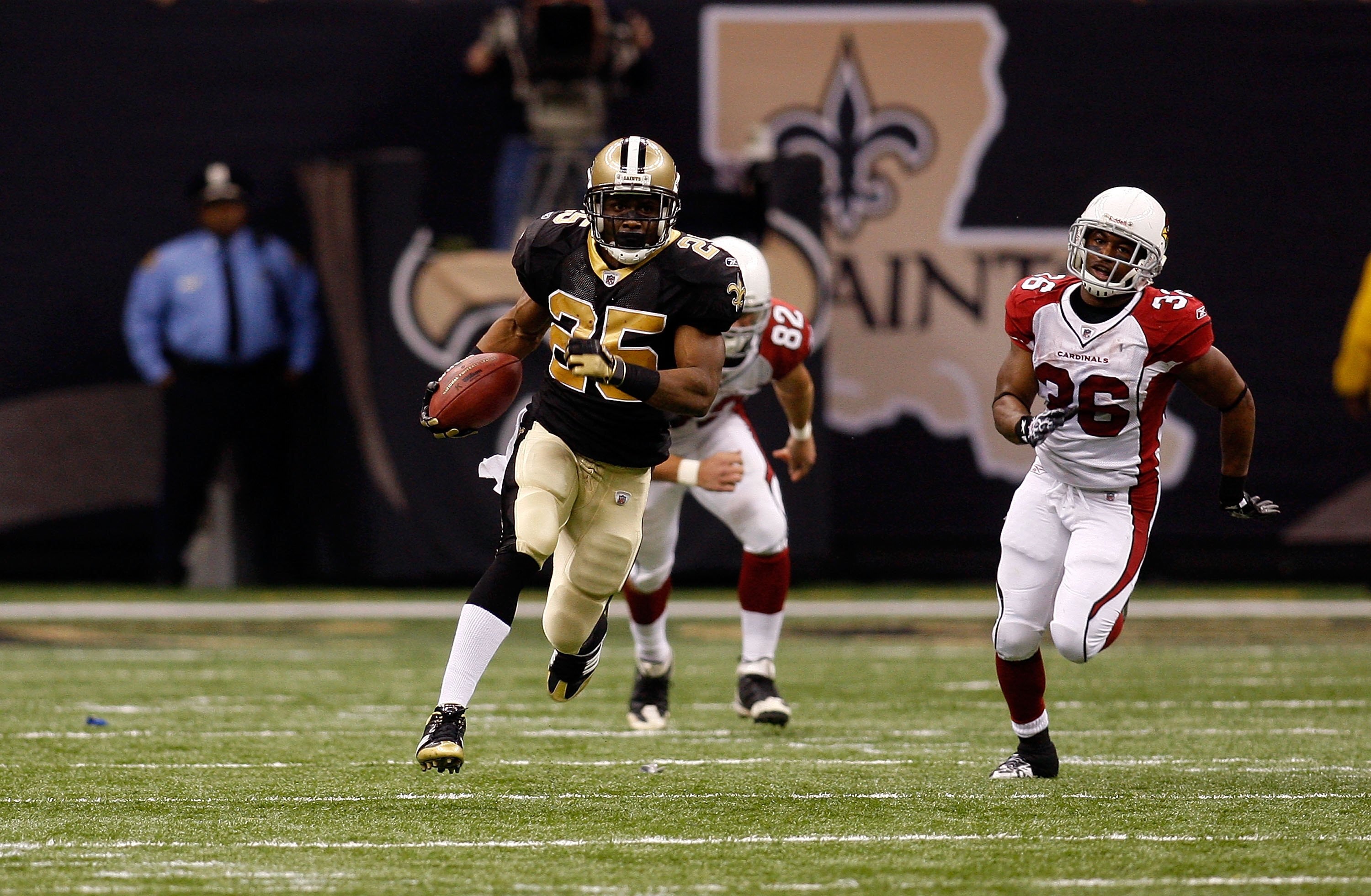 NEW ORLEANS - JANUARY 16:  Reggie Bush #25 of the New Orleans Saints scores on a 83-yard punt return for a touchdown in the third quarter against the Arizona Cardinals during the NFC Divisional Playoff Game at Louisana Superdome on January 16, 2010 in New