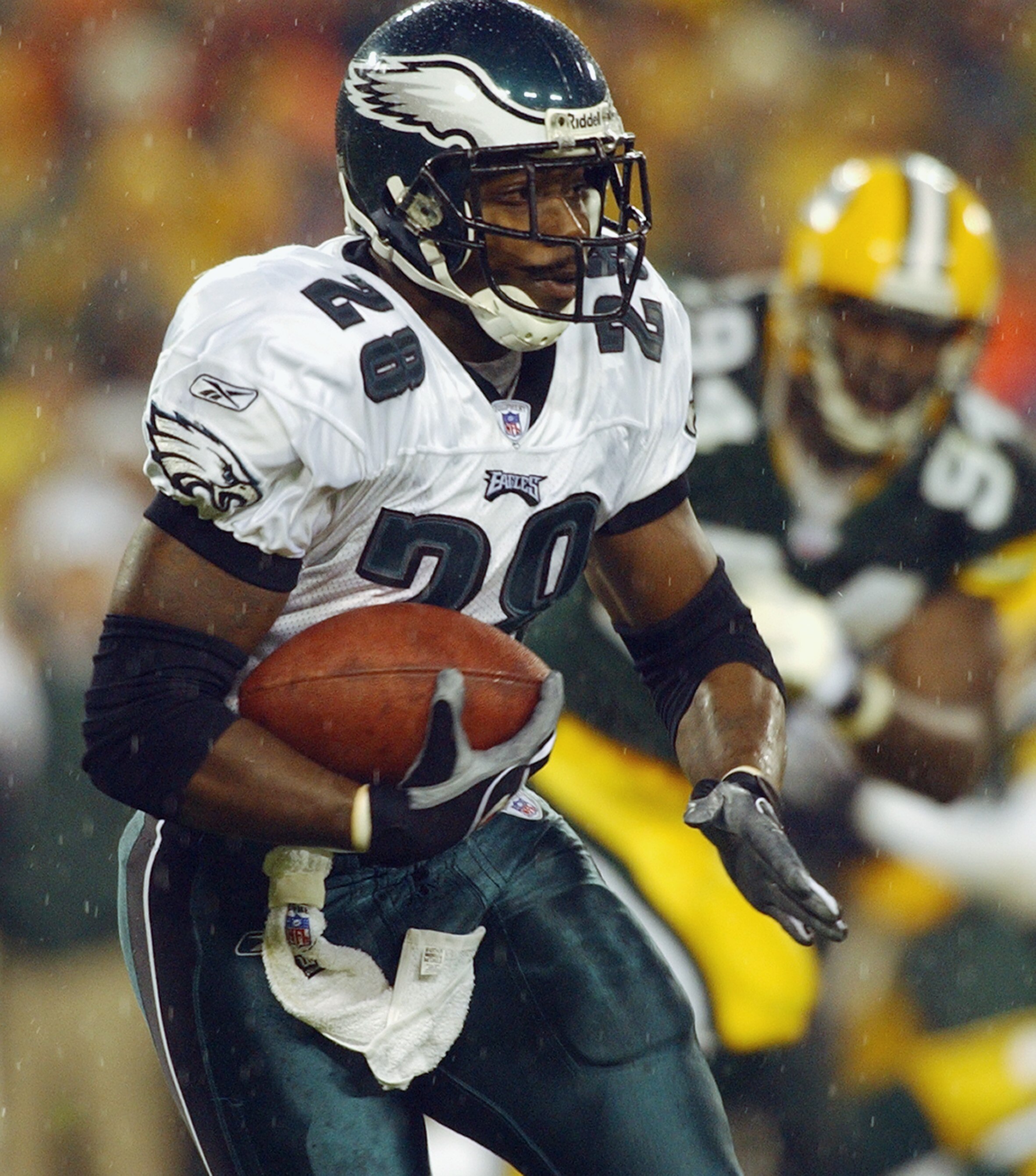 GREEN BAY, WI - NOVEMBER 10:  Running back Correll Buckhalter #28 of the Philadelphia Eagles runs the football against the Green Bay Packers on November 10, 2003 at Lambeau Field in Green Bay, Wisconsin. The Eagles defeated the Packers 17-14. (Photo by Jo