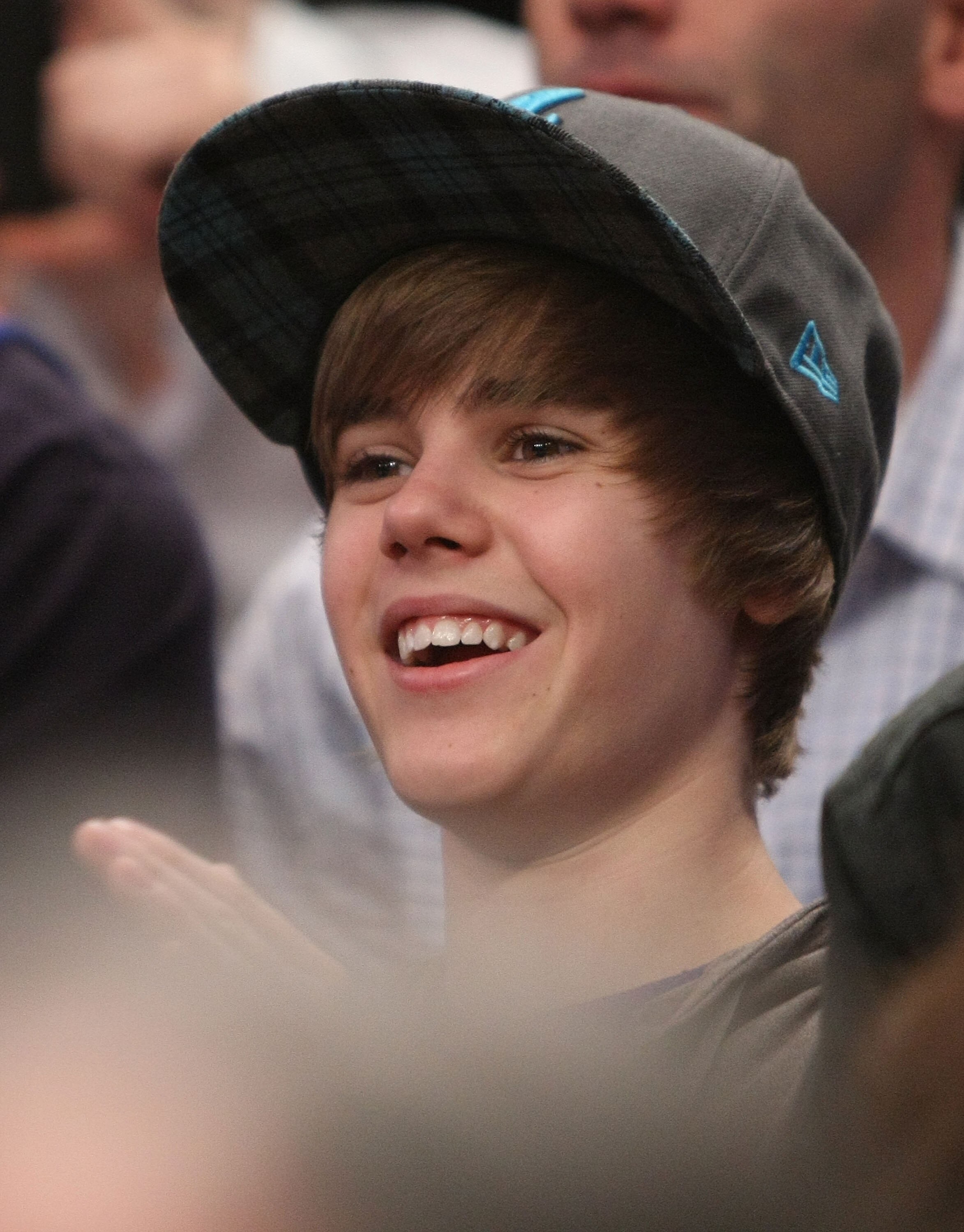 NEW YORK - DECEMBER 07:  Singer Justin Bieber watches the game between the New York Knicks and the Portland Trail Blazers at Madison Square Garden on December 7, 2009 in New York, New York. NOTE TO USER: User expressly acknowledges and agrees that, by dow