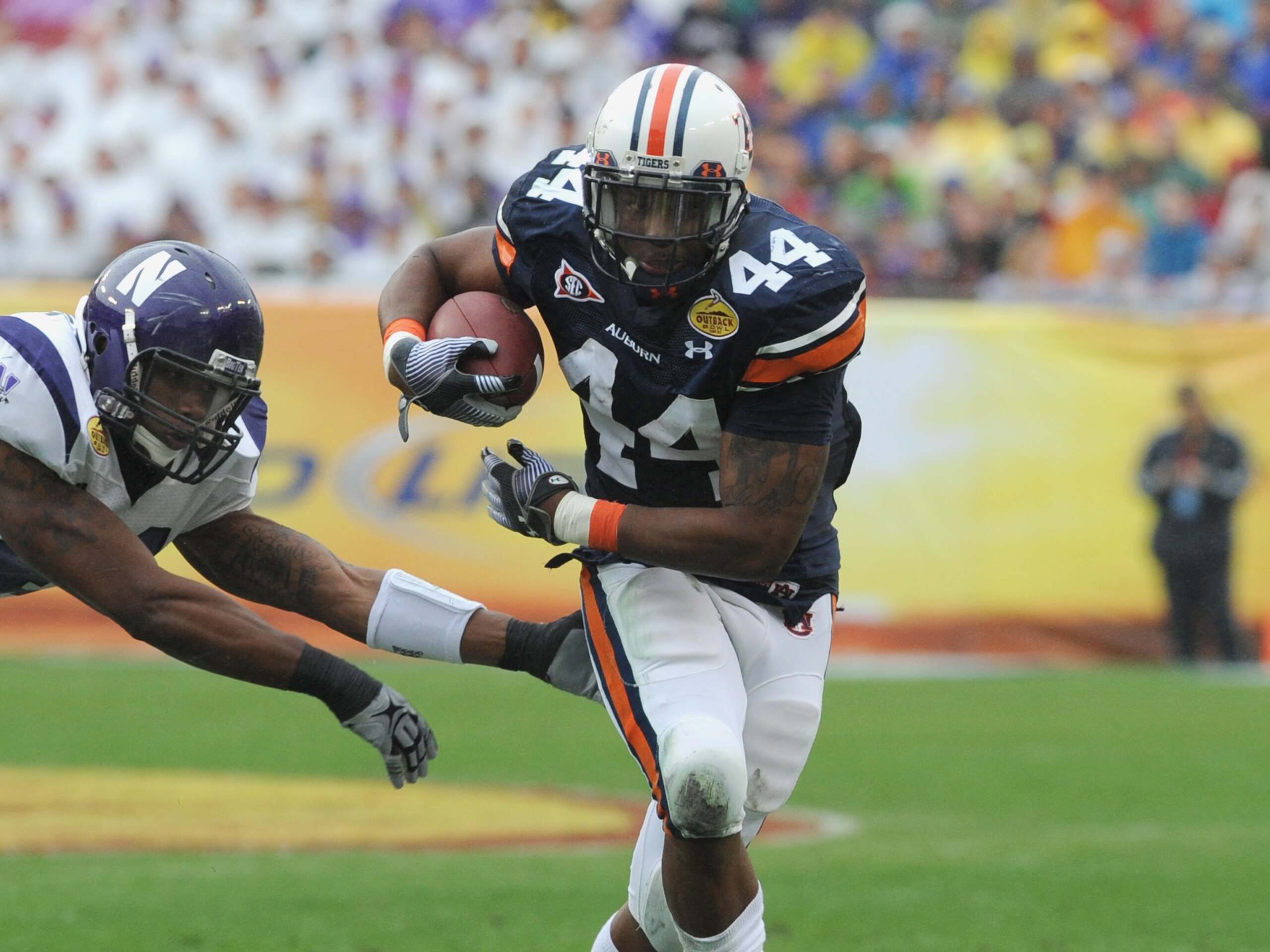 TAMPA, FL - JANUARY 1: Running back Ben Tate #44 of the Auburn Tigers rushes upfield against the Northwestern Wildcats in the Outback Bowl January 1, 2010 at Raymond James Stadium in Tampa, Florida.  (Photo by Al Messerschmidt/Getty Images)