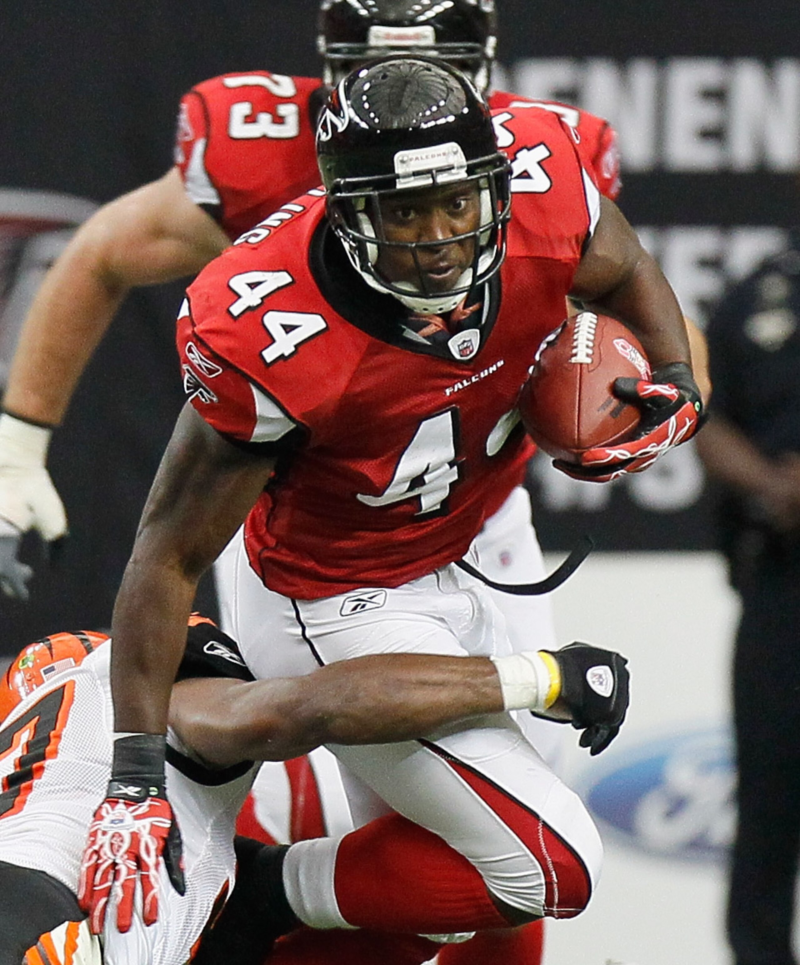 ATLANTA - OCTOBER 24: Jason Snelling #44 of the Atlanta Falcons against the Cincinnati Bengals at Georgia Dome on October 24, 2010 in Atlanta, Georgia. (Photo by Kevin C. Cox/Getty Images) ATLANTA - OCTOBER 24: Jason Snelling #44 of the Atlanta Falcons against the Cincinnati Bengals at Georgia Dome on October 24, 2010 in Atlanta, Georgia. (Photo by Kevin C. Cox/Getty Images)
