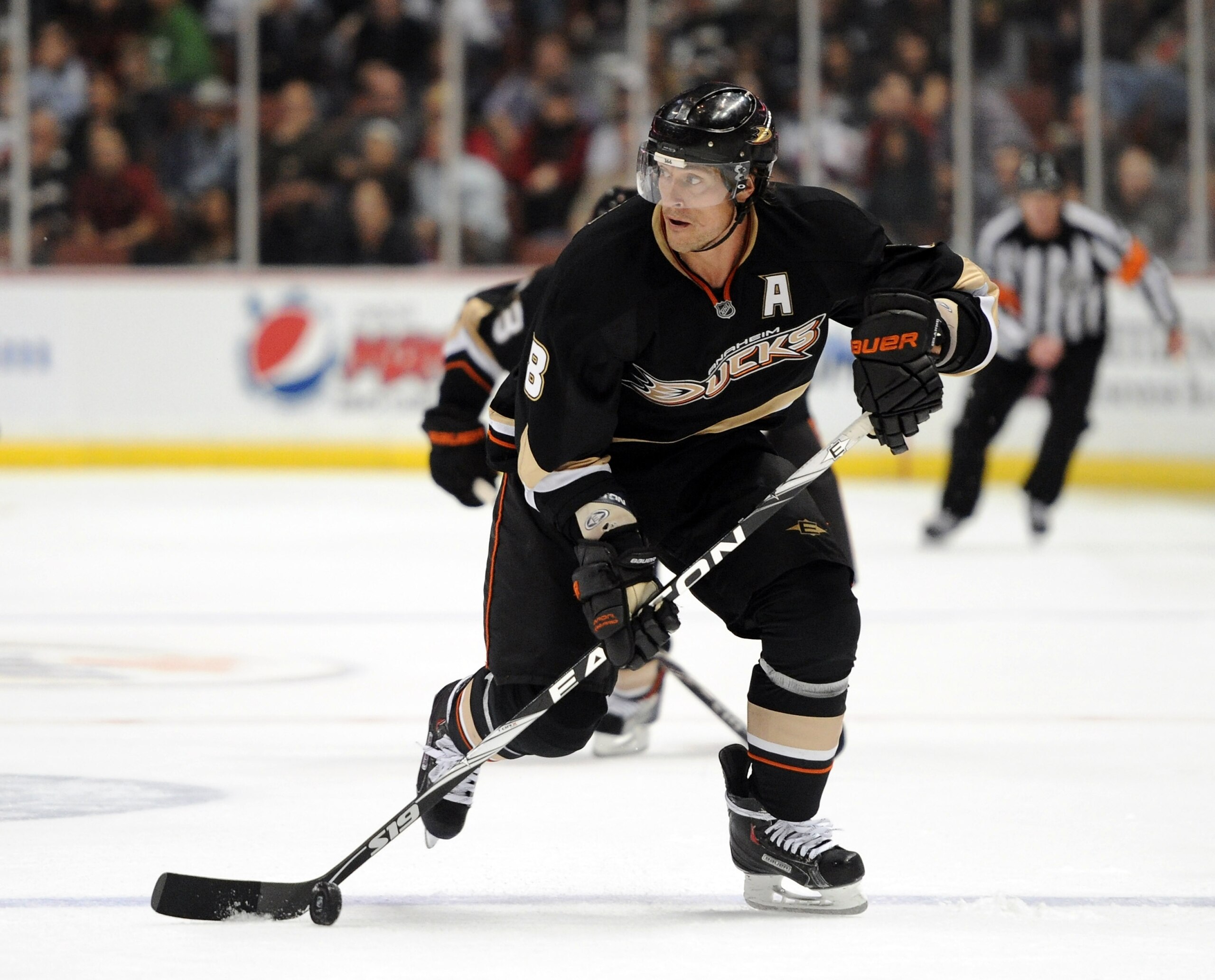 ANAHEIM, CA - OCTOBER 29:  Teemu Selanne #8 of the Anaheim Ducks breaks in against the New Jersey Devils at the Honda Center on October 29, 2010 in Anaheim, California.  (Photo by Harry How/Getty Images)