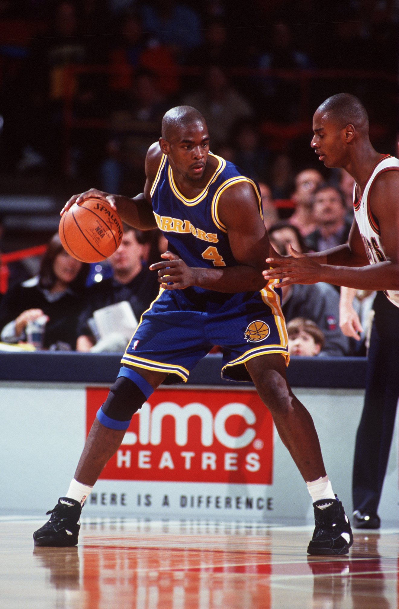 13 NOV 1993:  GOLDEN STATE WARRIORS FORWARD CHRIS WEBBER BRINGS THE BALL UPCOURT AGAINST THE AGAINST THE DENVER NUGGETS. Mandatory Credit: Tim Defrisco/ALLSPORT
