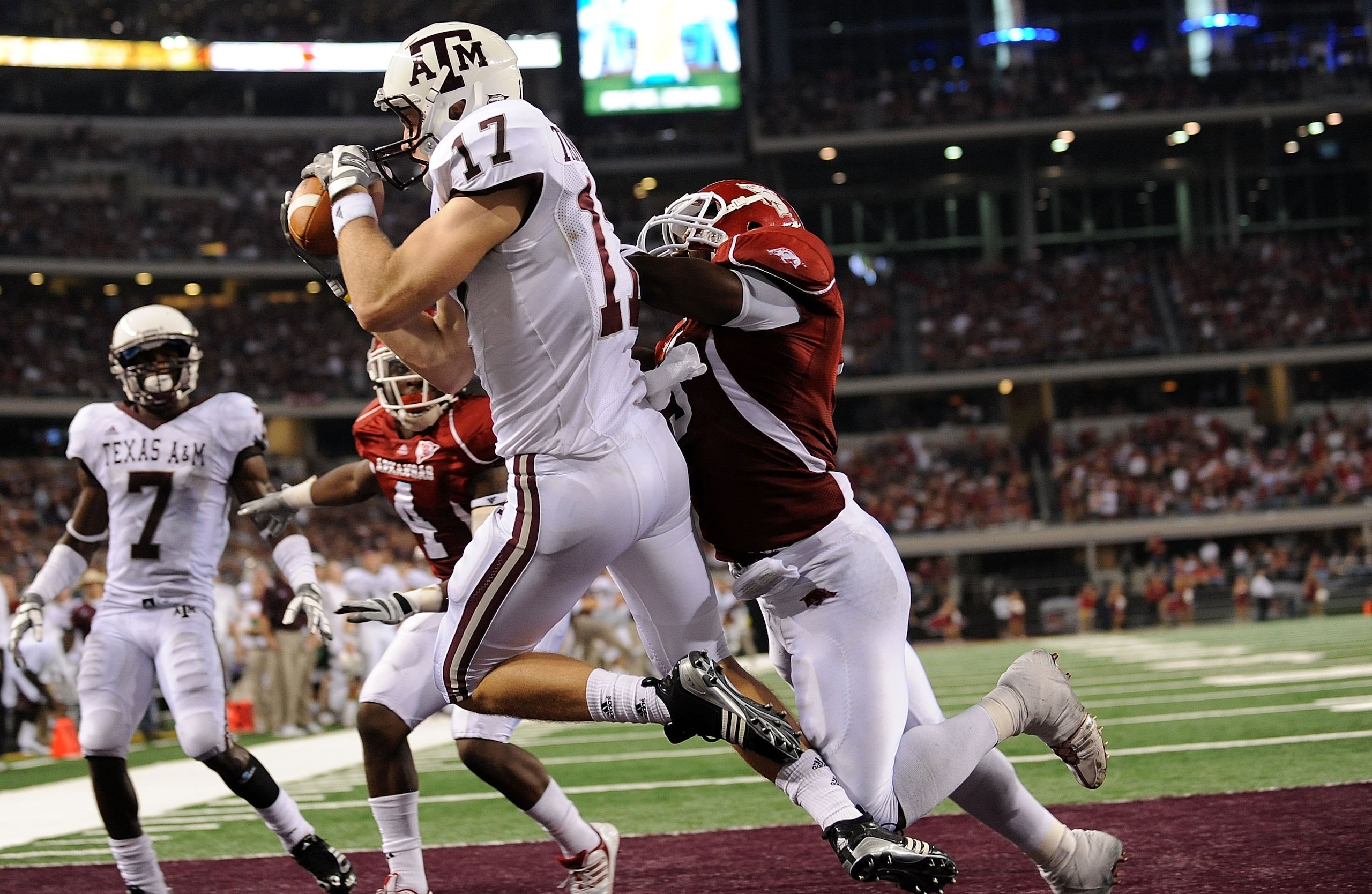 ARLINGTON, TX - OCTOBER 03:  Wide receiver Ryan Tannehill #17 of the Texas A&M Aggies against the Arkansas Razorbacks at Cowboys Stadium on October 3, 2009 in Arlington, Texas.  (Photo by Ronald Martinez/Getty Images)