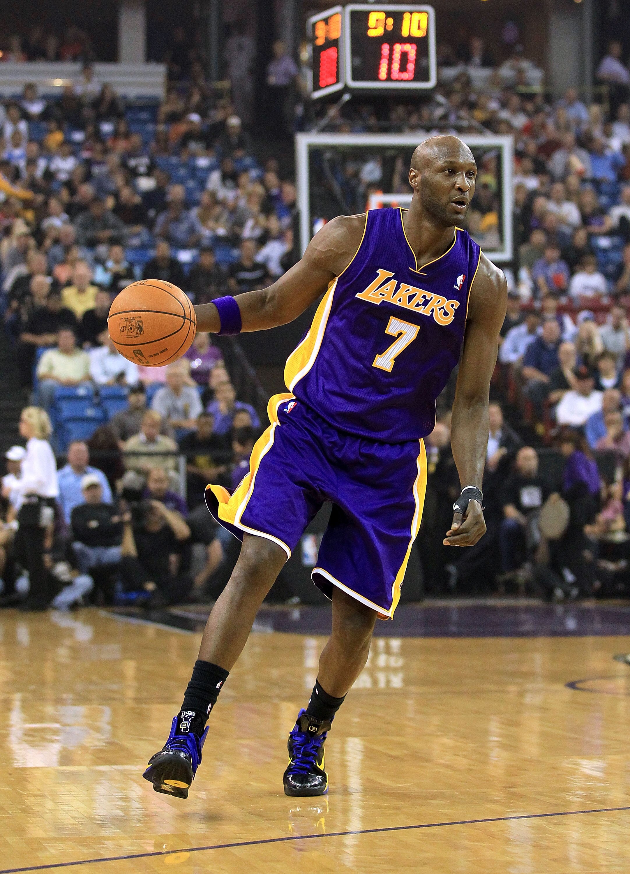 SACRAMENTO, CA - NOVEMBER 03:  Lamar Odom #7 of the Los Angeles Lakers in action against the Sacramento Kings at ARCO Arena on November 3, 2010 in Sacramento, California.  NOTE TO USER: User expressly acknowledges and agrees that, by downloading and or us