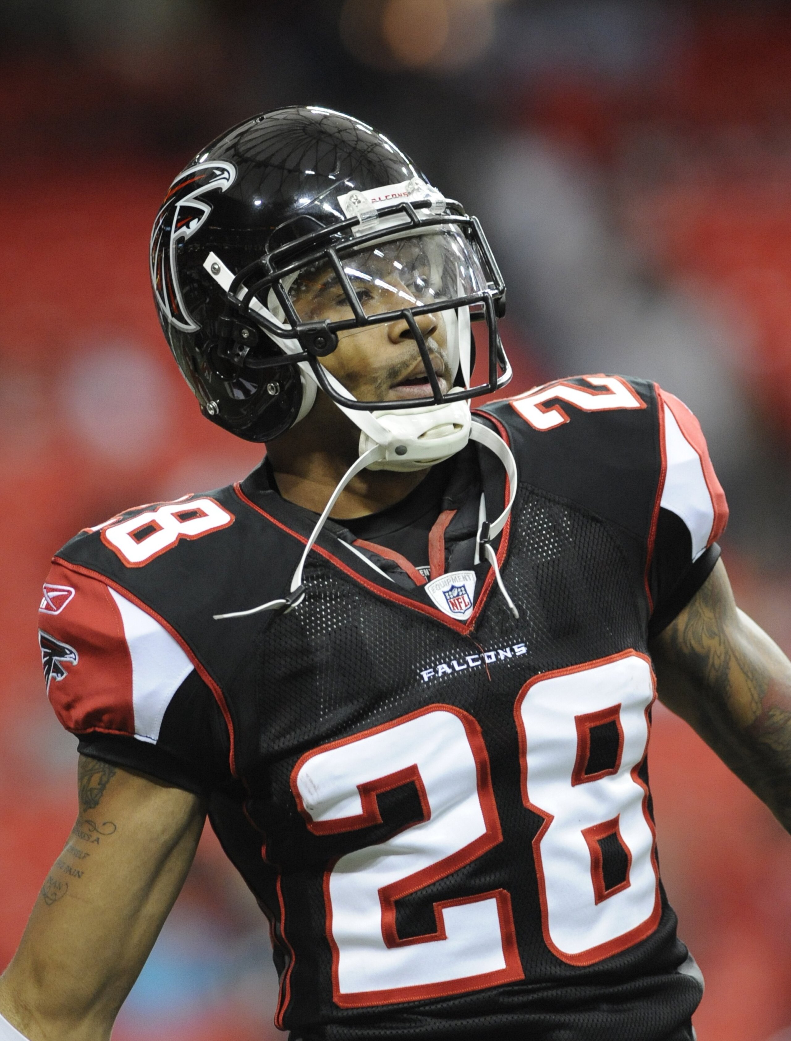 ATLANTA - NOVEMBER 23: Safety Thomas DeCoud #28 of the Atlanta Falcons warms up against a pass by the Carolina Panthers at the Georgia Dome on November 23, 2008 in Atlanta, Georgia.  (Photo by Al Messerschmidt/Getty Images)