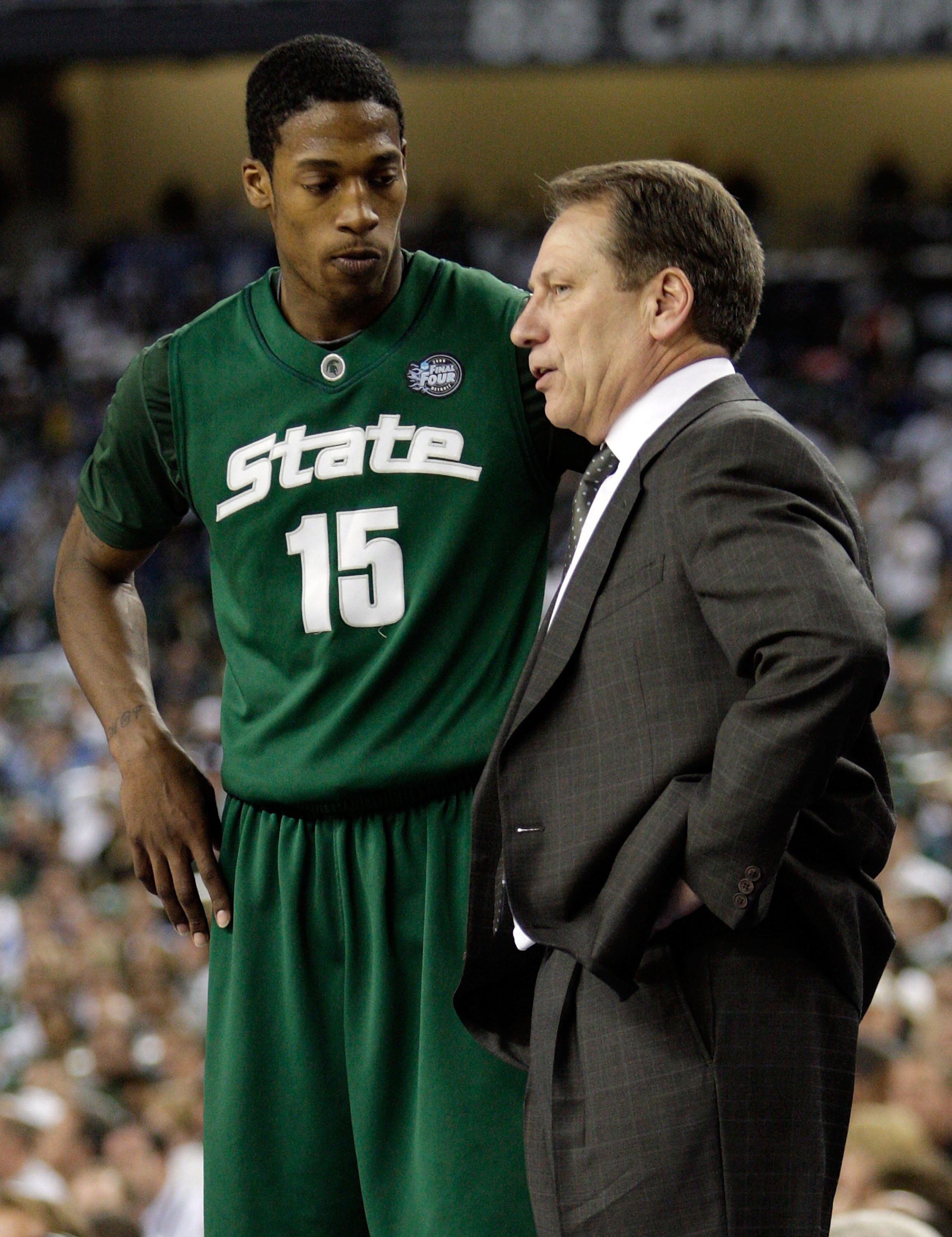DETROIT - APRIL 06:  Head coach Tom Izzo of the Michigan State Spartans gestures as he talks with Durrell Summers #15 in the second half against the North Carolina Tar Heels during the 2009 NCAA Division I Men's Basketball National Championship game at Fo