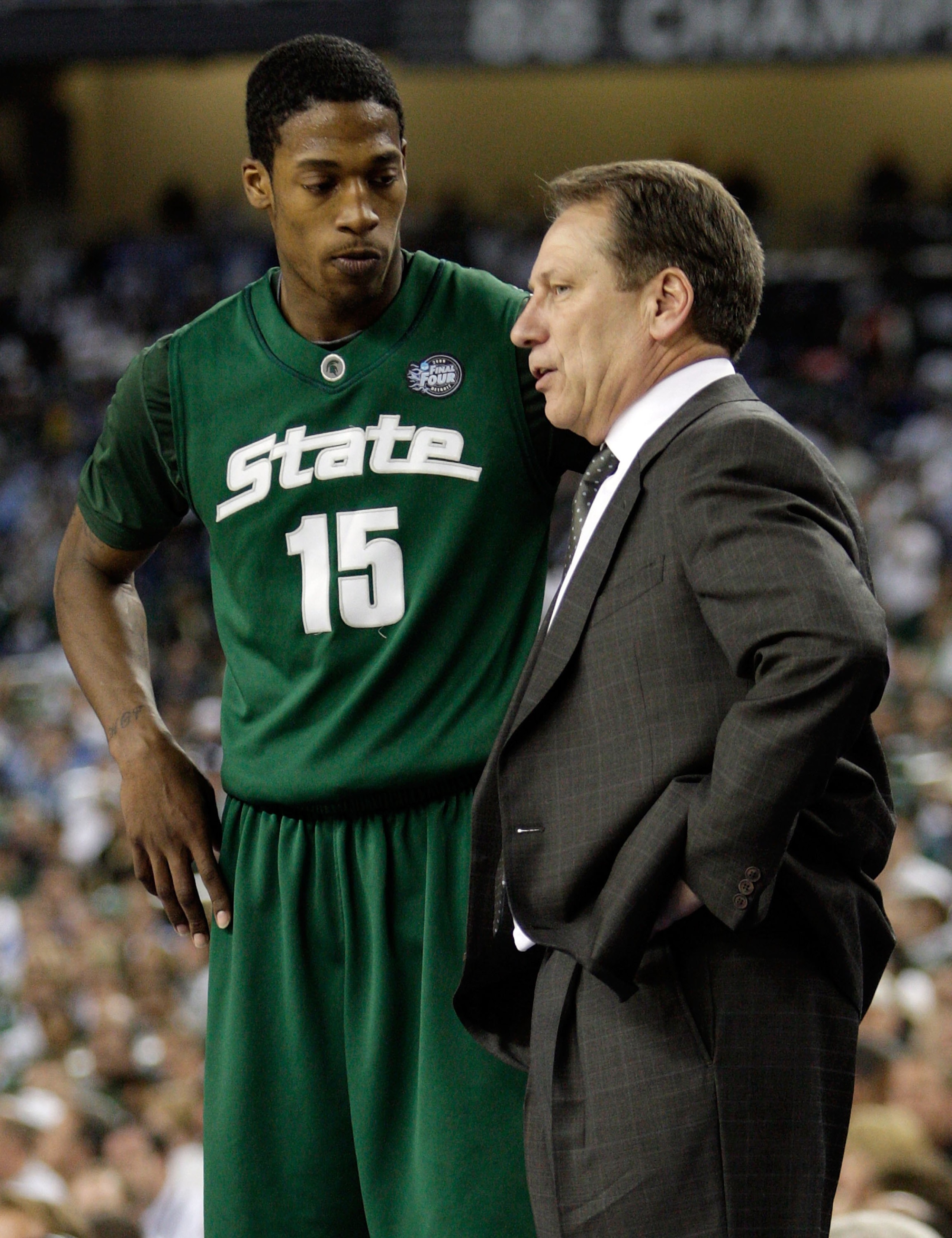 DETROIT - APRIL 06: Head coach Tom Izzo of the Michigan State Spartans gestures as he talks with Durrell Summers #15 in the second half against the North Carolina Tar Heels during the 2009 NCAA Division I Men's Basketball National Championship game at Fo DETROIT - APRIL 06: Head coach Tom Izzo of the Michigan State Spartans gestures as he talks with Durrell Summers #15 in the second half against the North Carolina Tar Heels during the 2009 NCAA Division I Men's Basketball National Championship game at Fo
