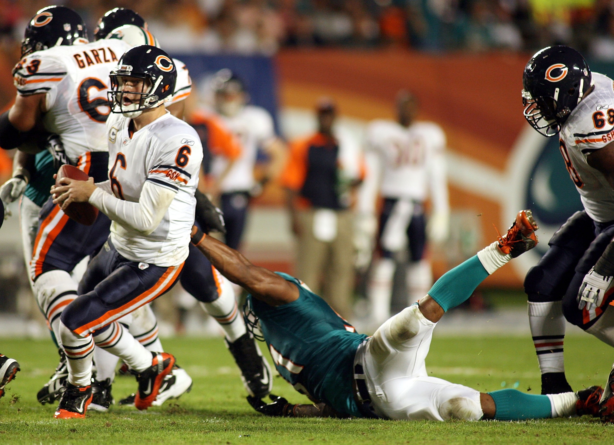 MIAMI - NOVEMBER 18: Quarterback Jay Cutler #6 of the Chicago Bears is preasured by linebacker Cameron wake #91 of the Miami Dolphins at Sun Life Stadium on November 18, 2010 in Miami, Florida. (Photo by Marc Serota/Getty Images) MIAMI - NOVEMBER 18: Quarterback Jay Cutler #6 of the Chicago Bears is preasured by linebacker Cameron wake #91 of the Miami Dolphins at Sun Life Stadium on November 18, 2010 in Miami, Florida. (Photo by Marc Serota/Getty Images)