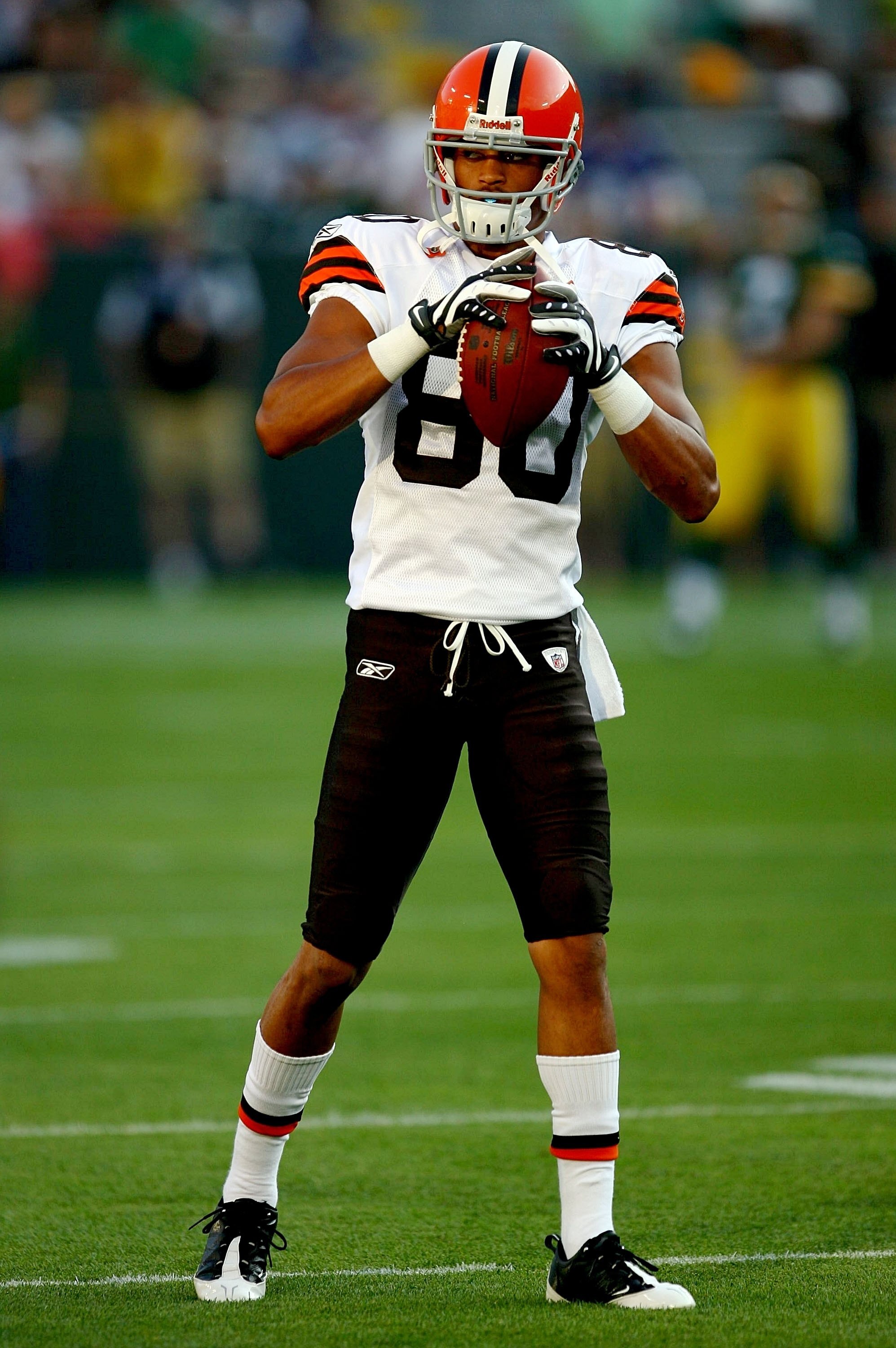 GREEN BAY, WI - AUGUST 15:  Brian Robiskie #80 of the Cleveland Browns warms up before taking on the Green Bay Packers during the preseason game at Lambeau Field on August 15, 2009 in Green Bay, Wisconsin.  (Photo by Jonathan Daniel/Getty Images)