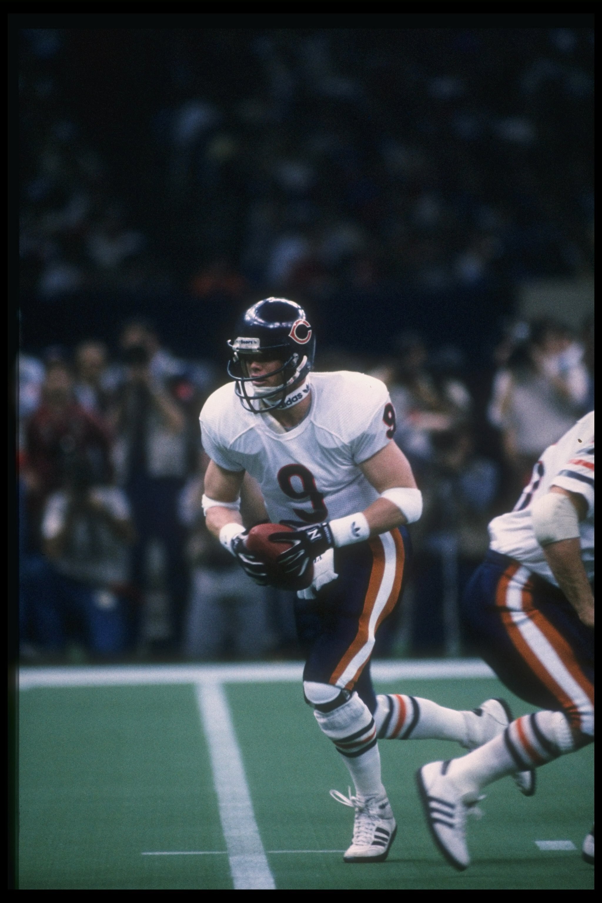 26 Jan 1986: Quarteback Jim McMahon of the Chicago Bears prepares to hand off the ball during Super Bowl XX against the New England Patriots at the Superdome in New Orleans, Louisiana. The Bears won the game, 46-10.