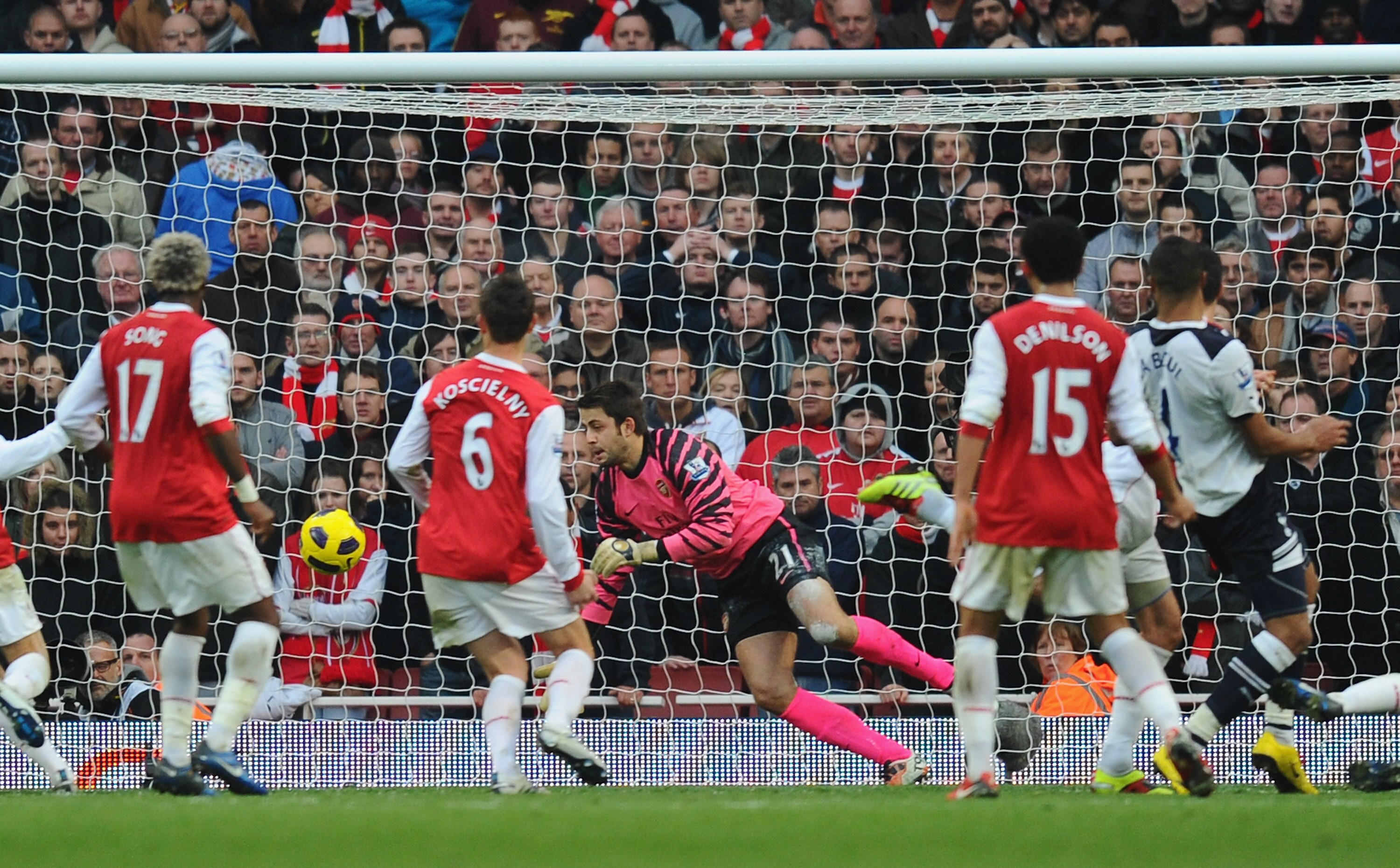LONDON, ENGLAND - NOVEMBER 20:  Younes Kaboul of Tottenham (R) heads past goalkeeper Lukasz Fabianski of Arsenal during the Barclays Premier League match between Arsenal and Tottenham Hotspur at the Emirates Stadium on November 20, 2010 in London, England