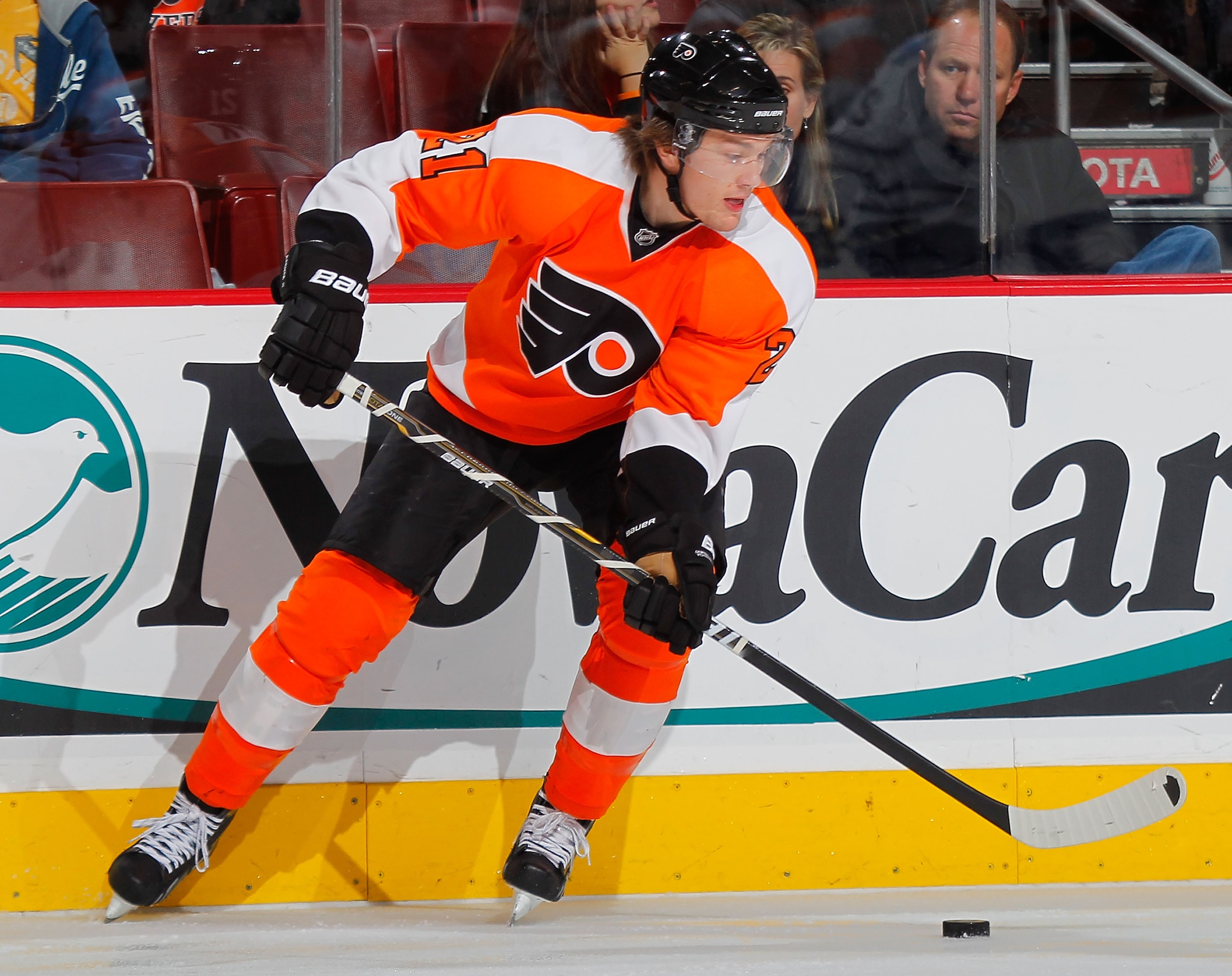 PHILADELPHIA - OCTOBER 23:  James van Riemsdyk #21 of the Philadelphia Flyers skates in a hockey game against the Toronto Maple Leafs at the Wells Fargo Center on October 23, 2010 in Philadelphia, Pennsylvania.  (Photo by Paul Bereswill/Getty Images)