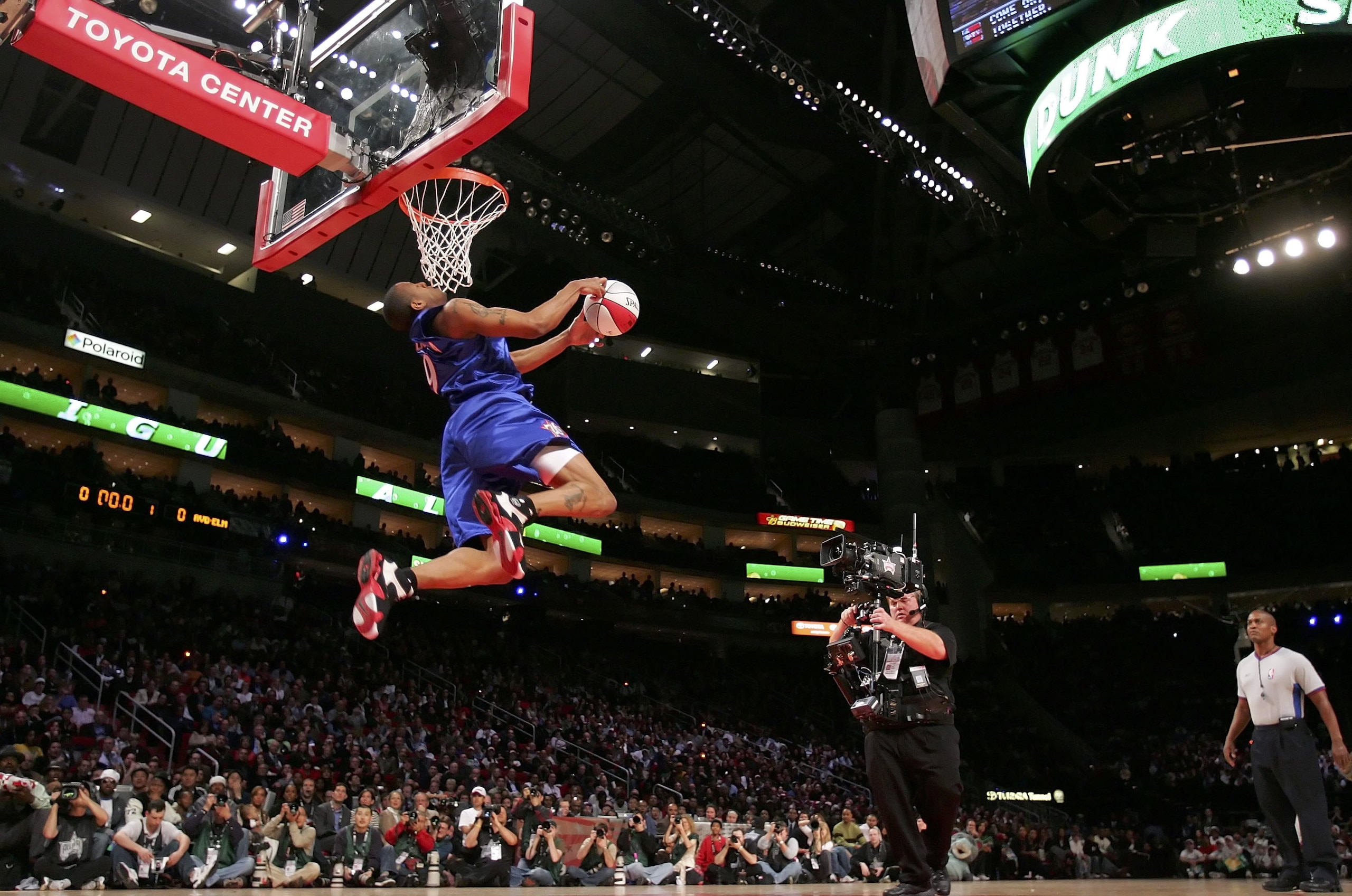 HOUSTON - FEBRUARY 18:  Andre Iguodala #9 of the Philadelphia 76ers goes up for a dunk in the Sprite Rising Stars Slam Dunk competition during NBA All-Star Weekend at the Toyota Center on February 18, 2006 in Houston, Texas.  NOTE TO USER: User expressly