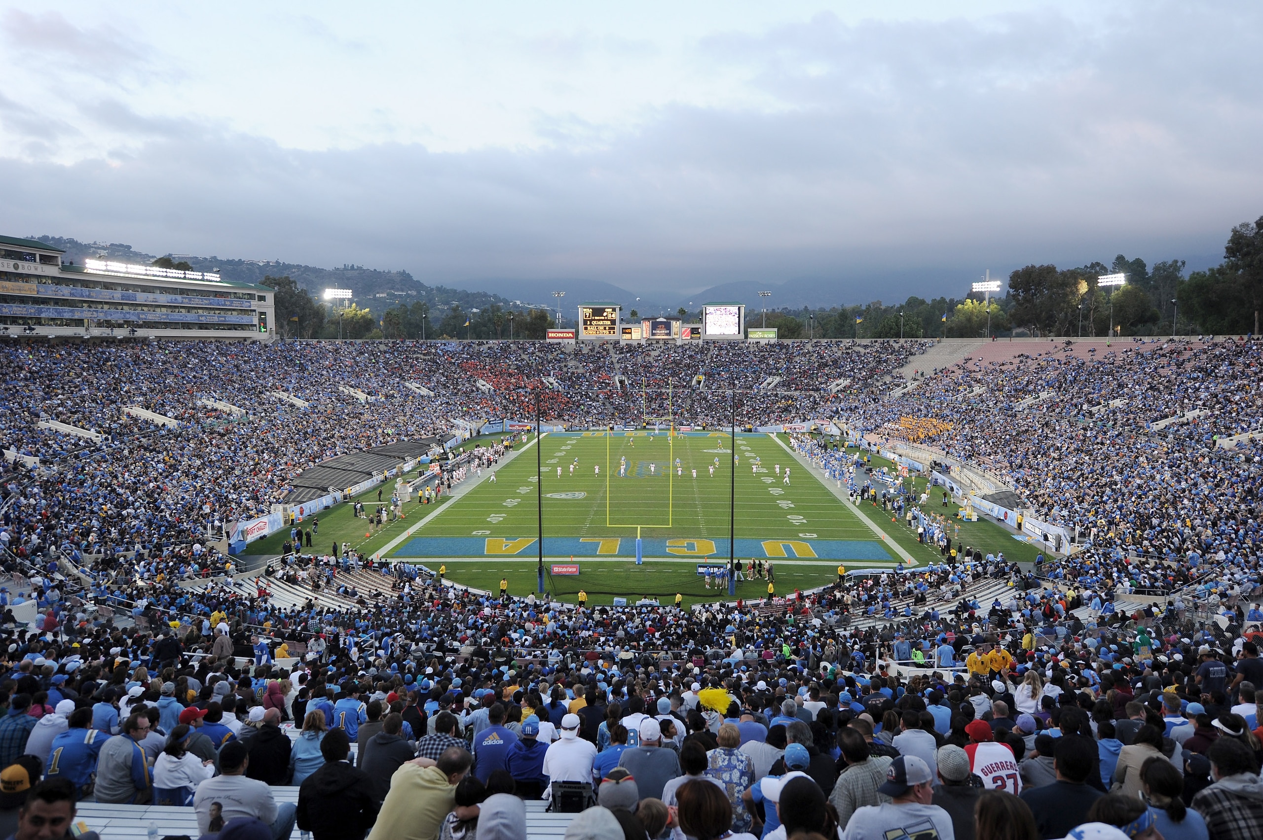 PASADENA, CA - NOVEMBER 06: General view of the stadium during the game between the Oregon State Beavers and the UCLA Bruins at the Rose Bowl on November 6, 2010 in Pasadena, California. (Photo by Harry How/Getty Images) PASADENA, CA - NOVEMBER 06: General view of the stadium during the game between the Oregon State Beavers and the UCLA Bruins at the Rose Bowl on November 6, 2010 in Pasadena, California. (Photo by Harry How/Getty Images)
