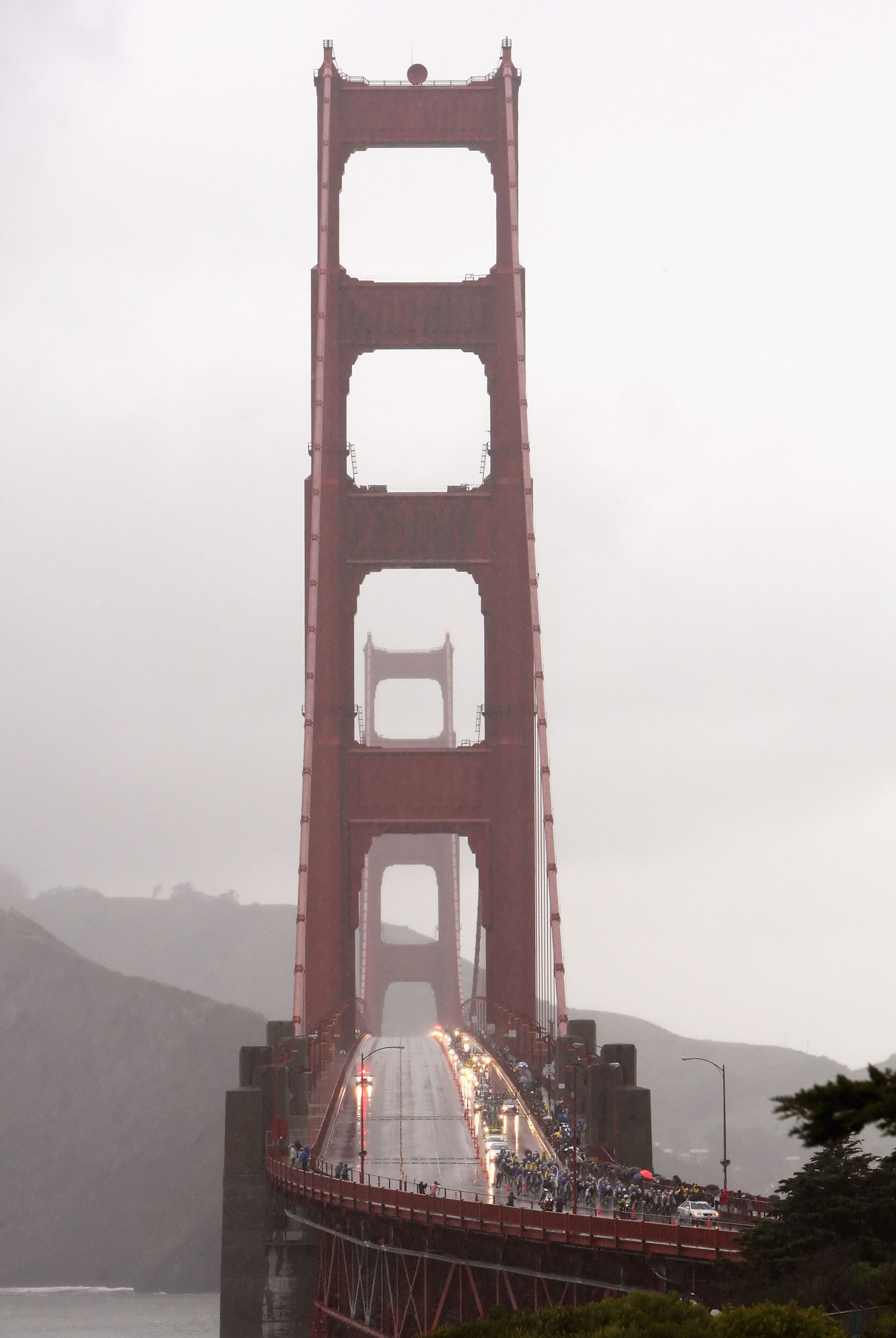 SAN FRANCISCO - FEBRUARY 16: The peloton cross the Golden Gate Bridge as they compete in Stage 2 of the AMGEN Tour of California from Sausalito to Santa Cruz on February 16, 2009 in San Francisco, California. (Photo by Christian Petersen/Getty Images) SAN FRANCISCO - FEBRUARY 16: The peloton cross the Golden Gate Bridge as they compete in Stage 2 of the AMGEN Tour of California from Sausalito to Santa Cruz on February 16, 2009 in San Francisco, California. (Photo by Christian Petersen/Getty Images)