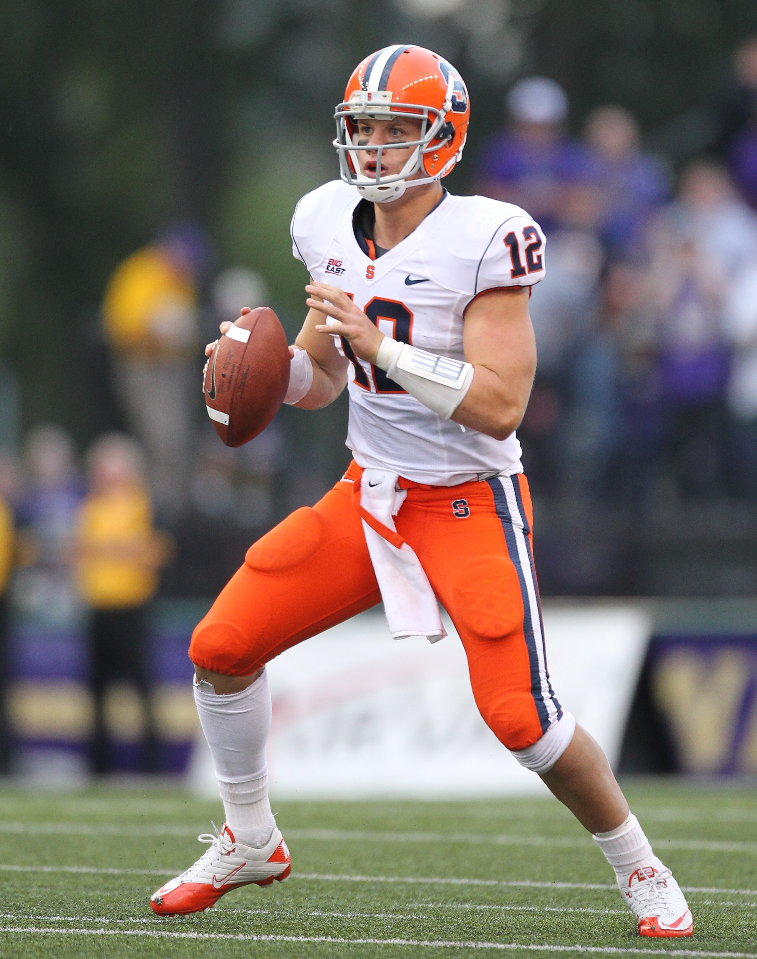 SEATTLE - SEPTEMBER 11:  Quarterback Ryan Nassib #12 of the Syracuse Orange looks down field against the Washington Huskies on September 11, 2010 at Husky Stadium in Seattle, Washington. (Photo by Otto Greule Jr/Getty Images)