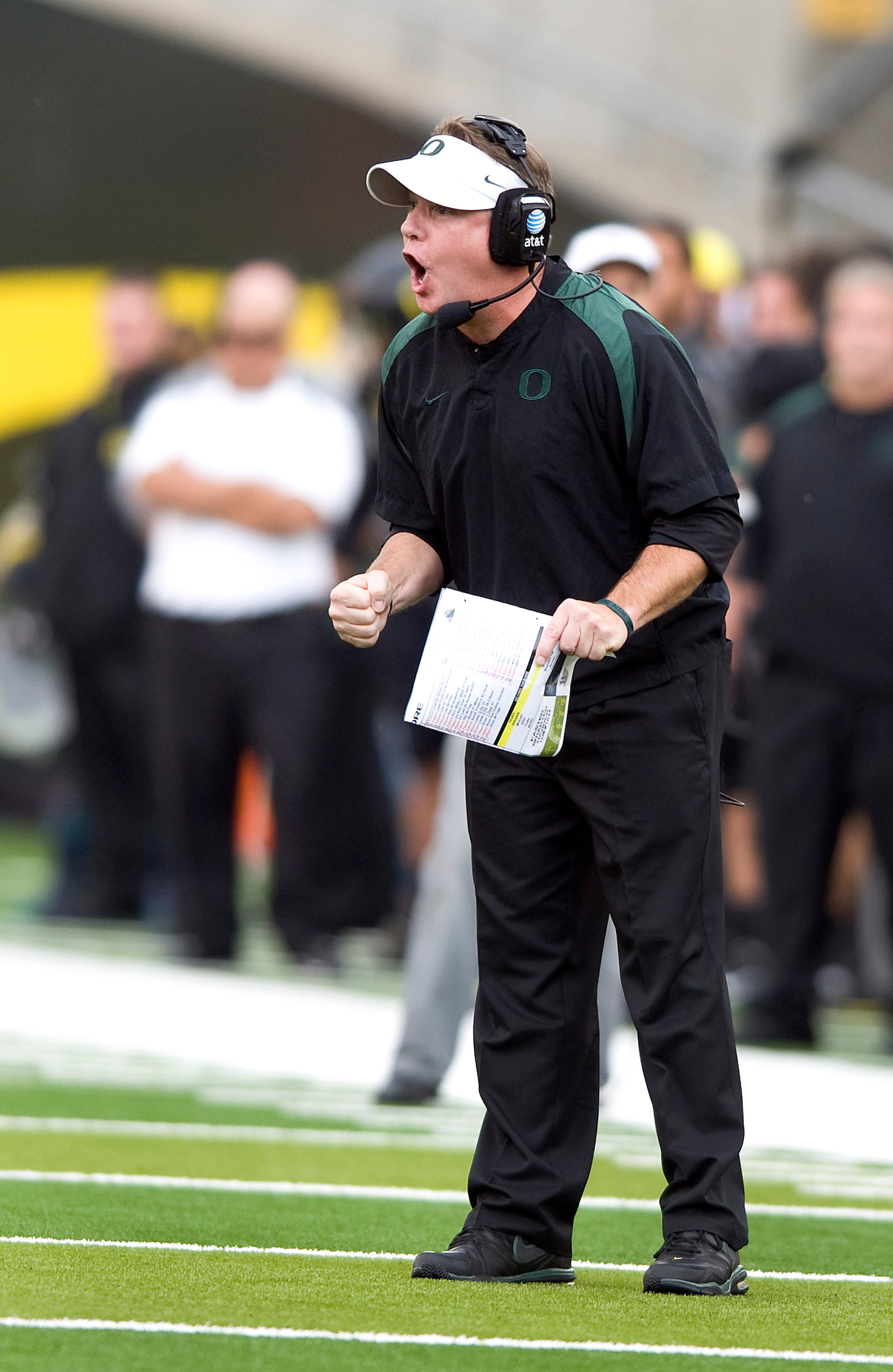 EUGENE, OR - NOVEMBER 06: Head coach Chip Kelly of the Oregon Ducks yells out to his team in the second quarter of the game against the Washington Huskies at Autzen Stadium on November 6, 2010 in Eugene, Oregon. The Ducks won the game 53-16. (Photo by Ste