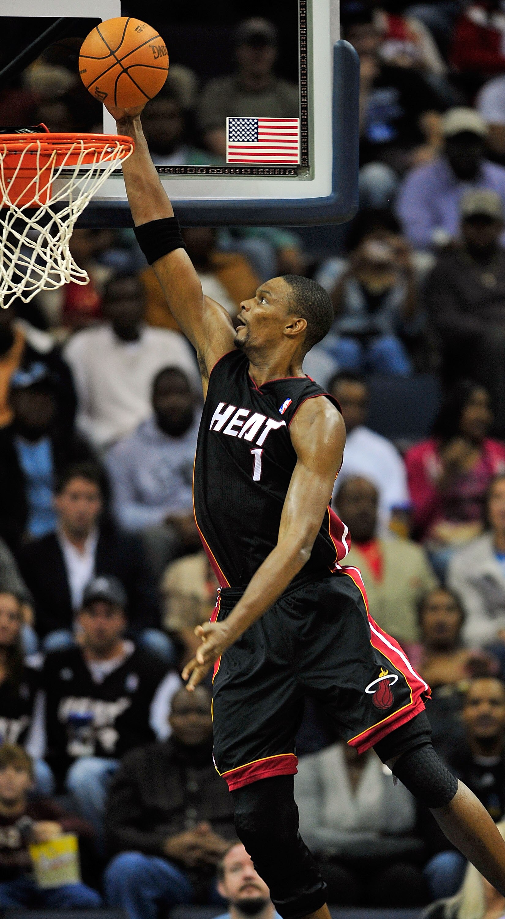 MEMPHIS, TN - NOVEMBER 20:  Chris Bosh #1 of the Miami Heat drives for a layup against the Memphis Grizzlies at FedExForum on November 20, 2010 in Memphis, Tennessee. The Grizzlies won 97-95. NOTE TO USER: User expressly acknowledges and agrees that, by d