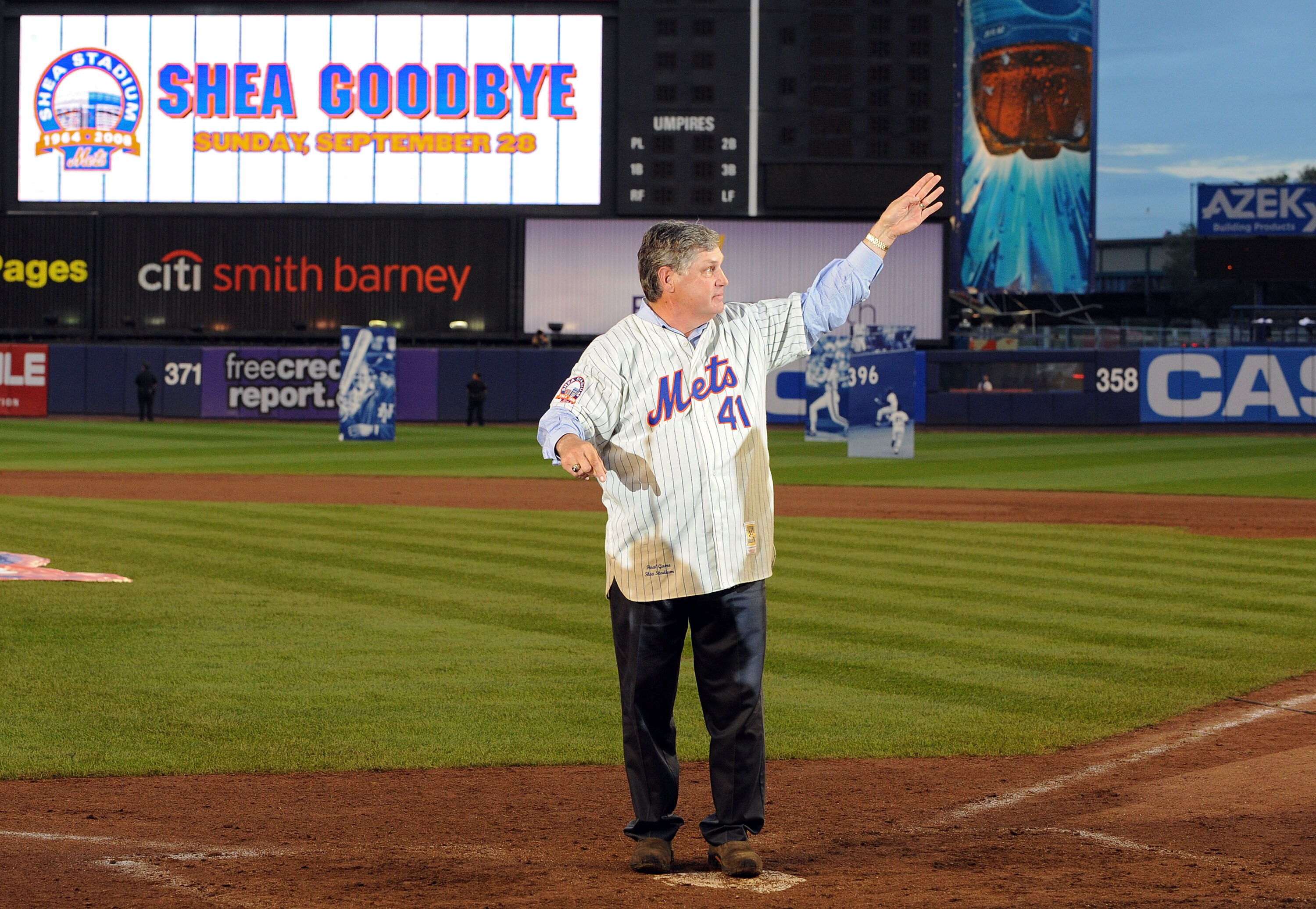 NEW YORK - SEPTEMBER 28:  Former Met Tom Seaver thanks fans from the field in a post game ceremony after the last regular season baseball game ever played in Shea Stadium against the Florida Marlins on September 28, 2008 in the Flushing neighborhood of th
