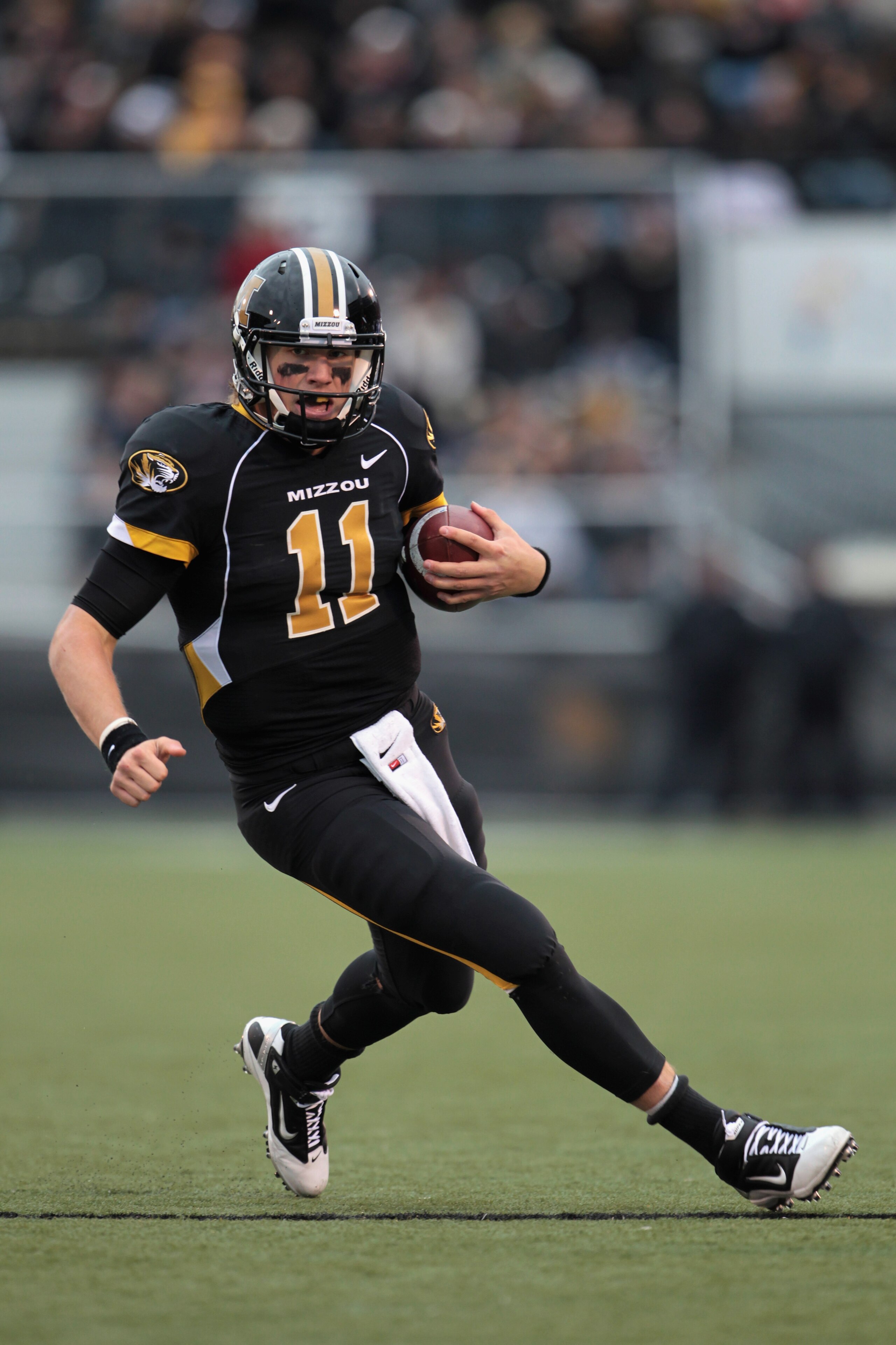 COLUMBIA, MO - NOVEMBER 13:  Quarterback Blaine Gabbert #11 of the Missouri Tigers carries the ball during the game against the Kansas State Wildcats on November 13, 2010 at Faurot Field/Memorial Stadium in Columbia, Missouri.  (Photo by Jamie Squire/Gett