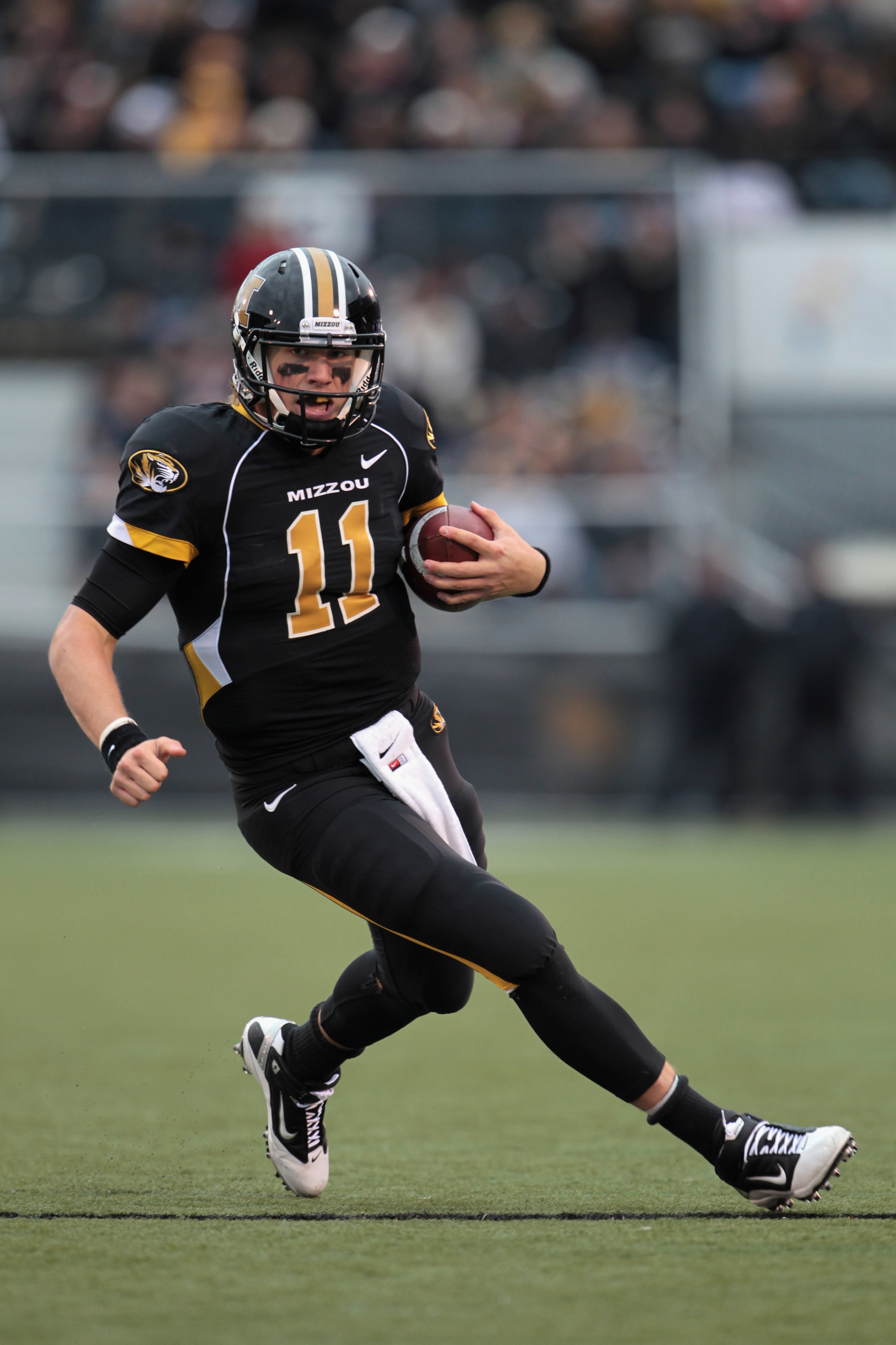 COLUMBIA, MO - NOVEMBER 13:  Quarterback Blaine Gabbert #11 of the Missouri Tigers carries the ball during the game against the Kansas State Wildcats on November 13, 2010 at Faurot Field/Memorial Stadium in Columbia, Missouri.  (Photo by Jamie Squire/Gett