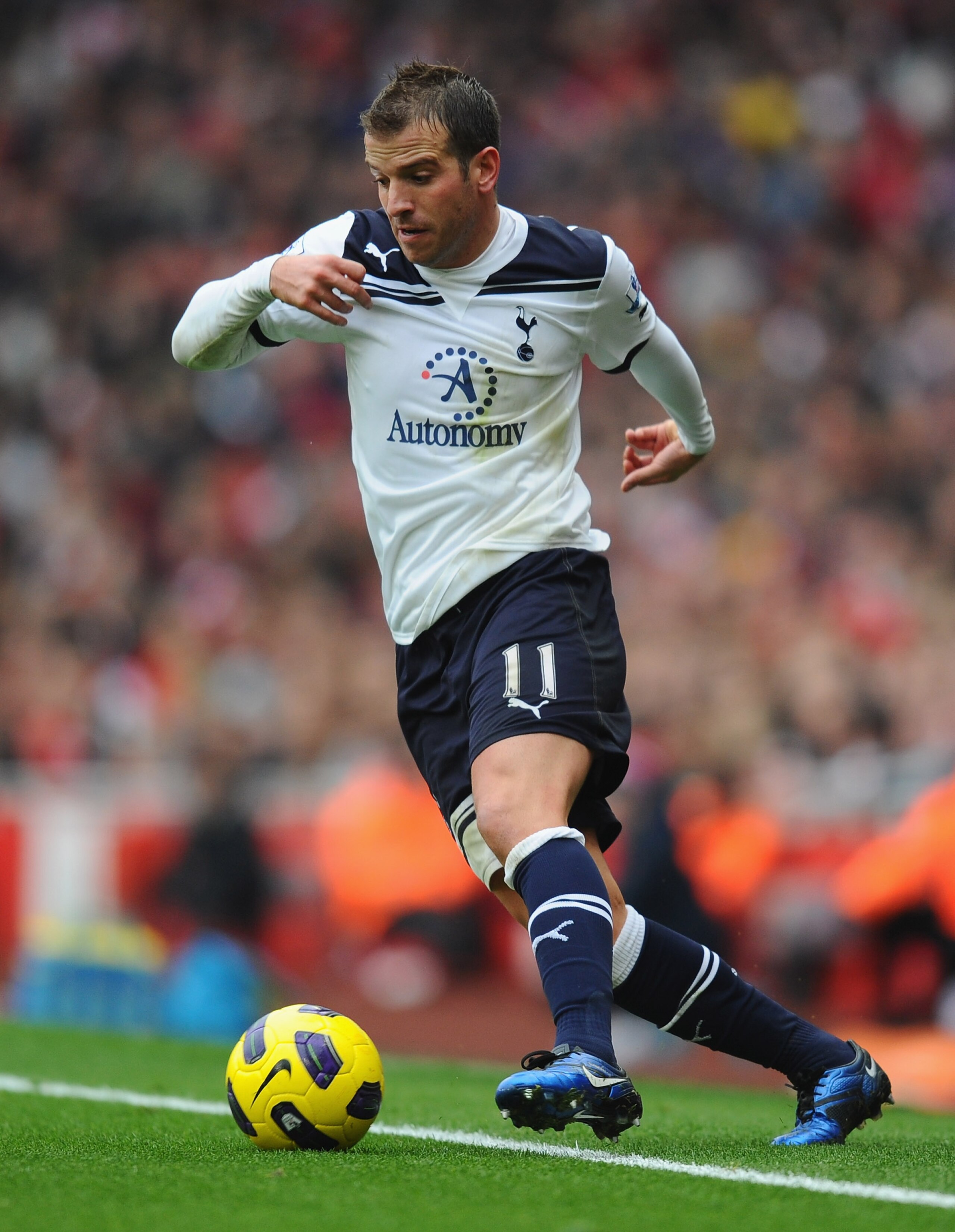 LONDON, ENGLAND - NOVEMBER 20:  Rafael Van Der Vaart of Tottenham in action during the Barclays Premier League match between Arsenal and Tottenham Hotspur at the Emirates Stadium on November 20, 2010 in London, England.  (Photo by Mike Hewitt/Getty Images