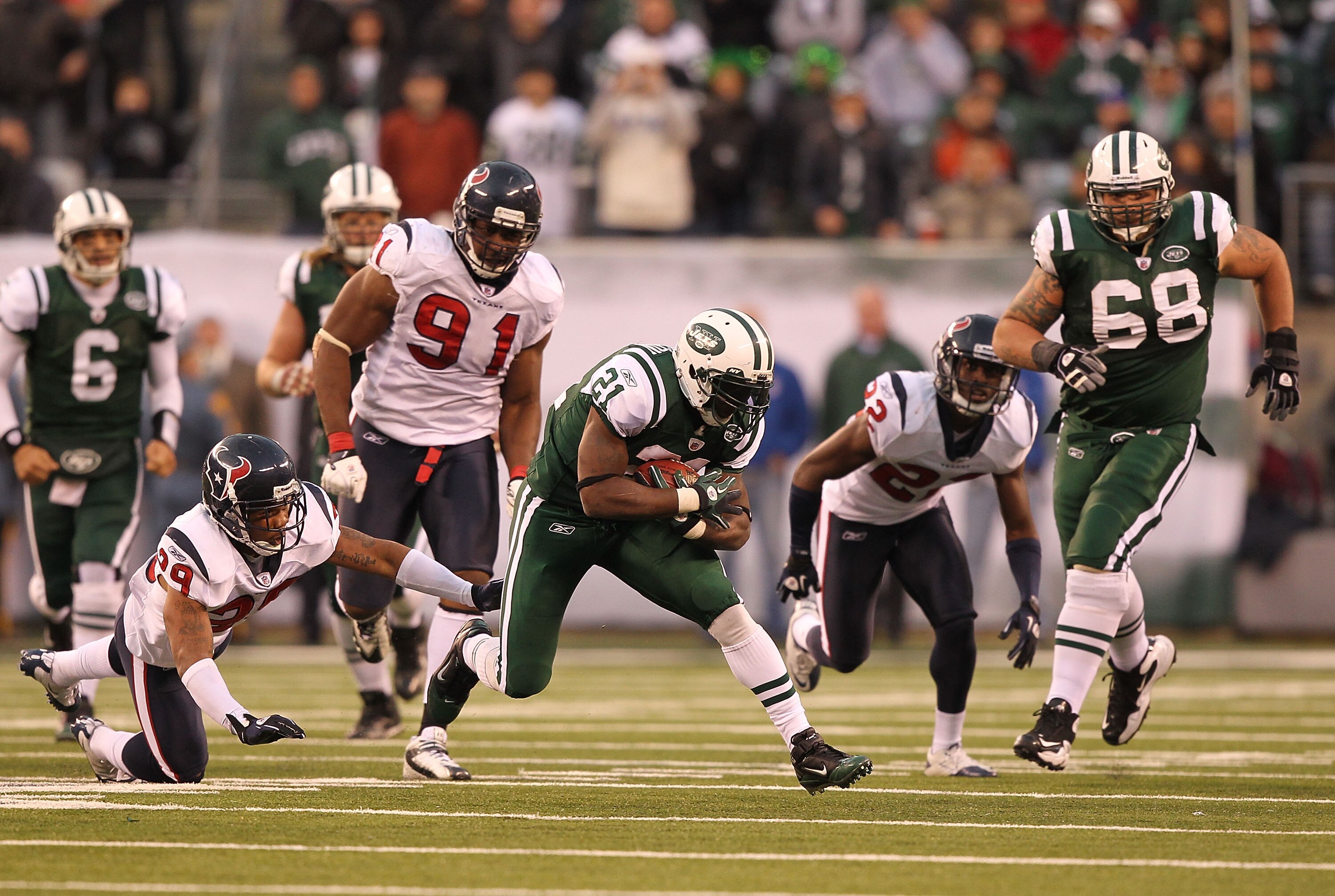 EAST RUTHERFORD, NJ - NOVEMBER 21:  LaDainian Tomlinson #21 of the New York Jets runs the ball against the Houston Texans during their  game on November 21, 2010 at the New Meadowlands Stadium  in East Rutherford, New Jersey.  (Photo by Al Bello/Getty Ima