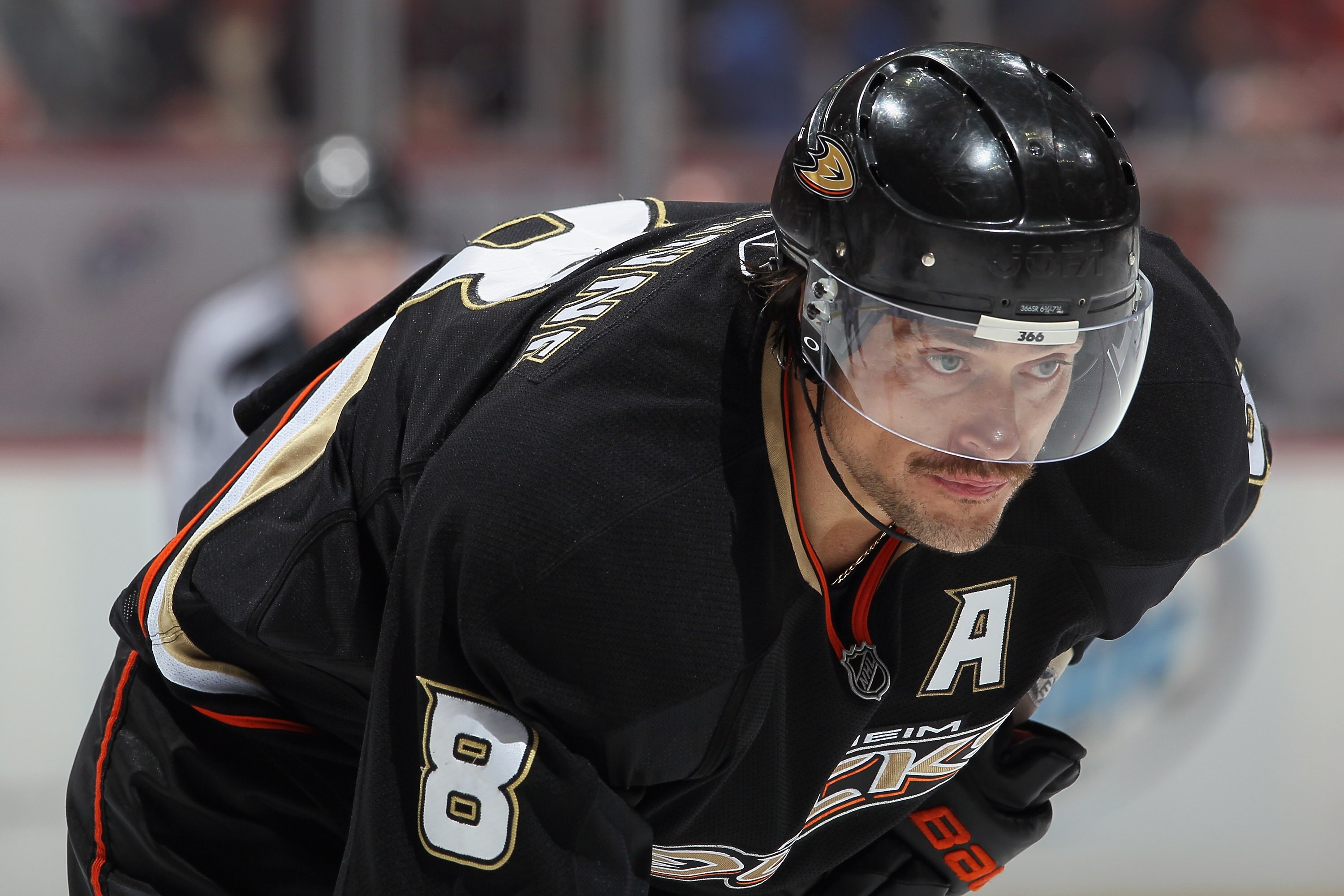 ANAHEIM, CA - NOVEMBER 19:  Teemu Selanne #8 of the Anaheim Ducks waits to face off against the Columbus Blue Jackets at the Honda Center on November 19, 2010 in Anaheim, California. The Blue Jackets defeated the Ducks 4-3.  (Photo by Jeff Gross/Getty Ima