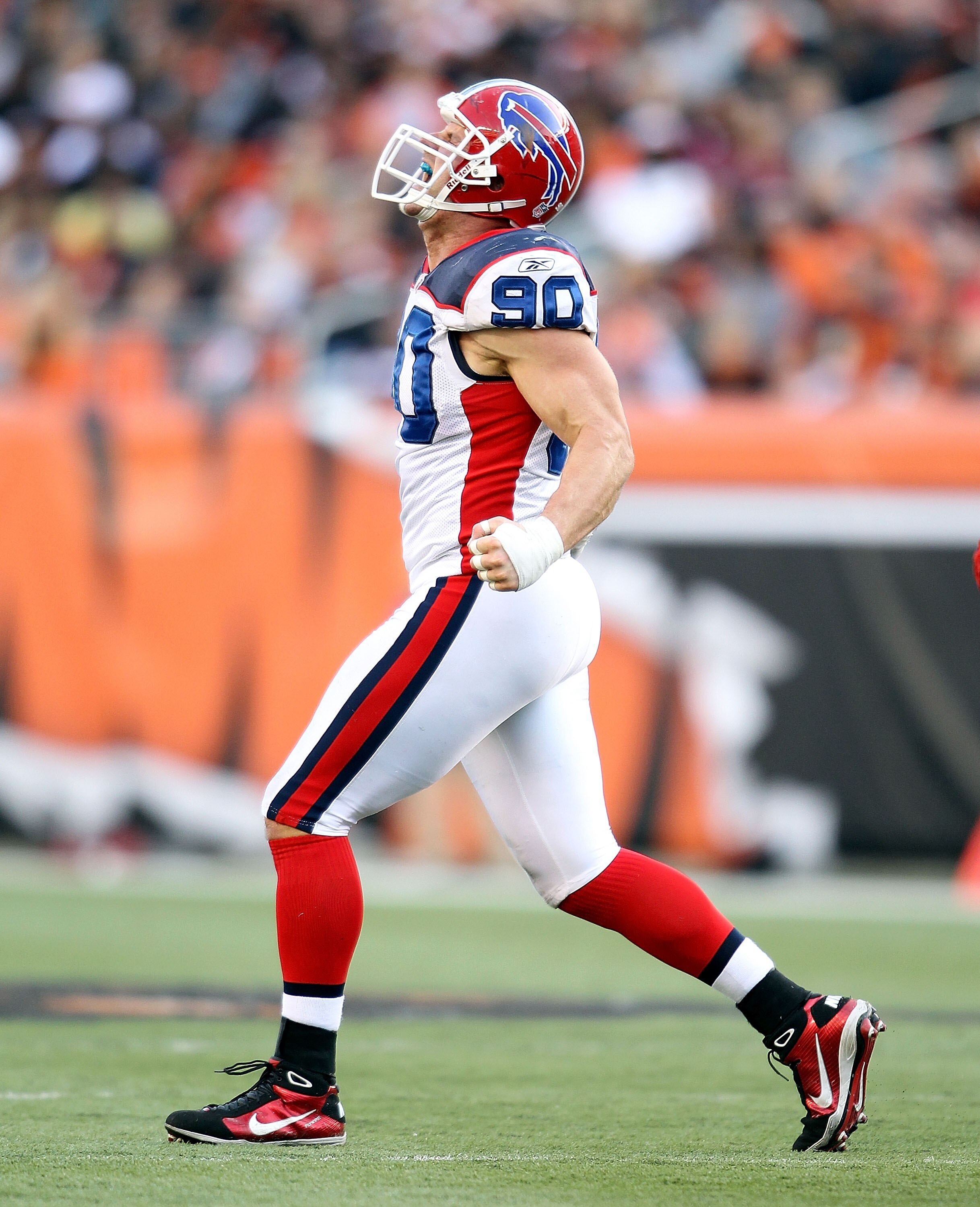 CINCINNATI - NOVEMBER 21:  Chris Kelsay #90 of the Buffalo Bills celebrates during NFL game against the Cincinnati Bengals at Paul Brown Stadium on November 21, 2010 in Cincinnati, Ohio. The Bills won 49-21.  (Photo by Andy Lyons/Getty Images)