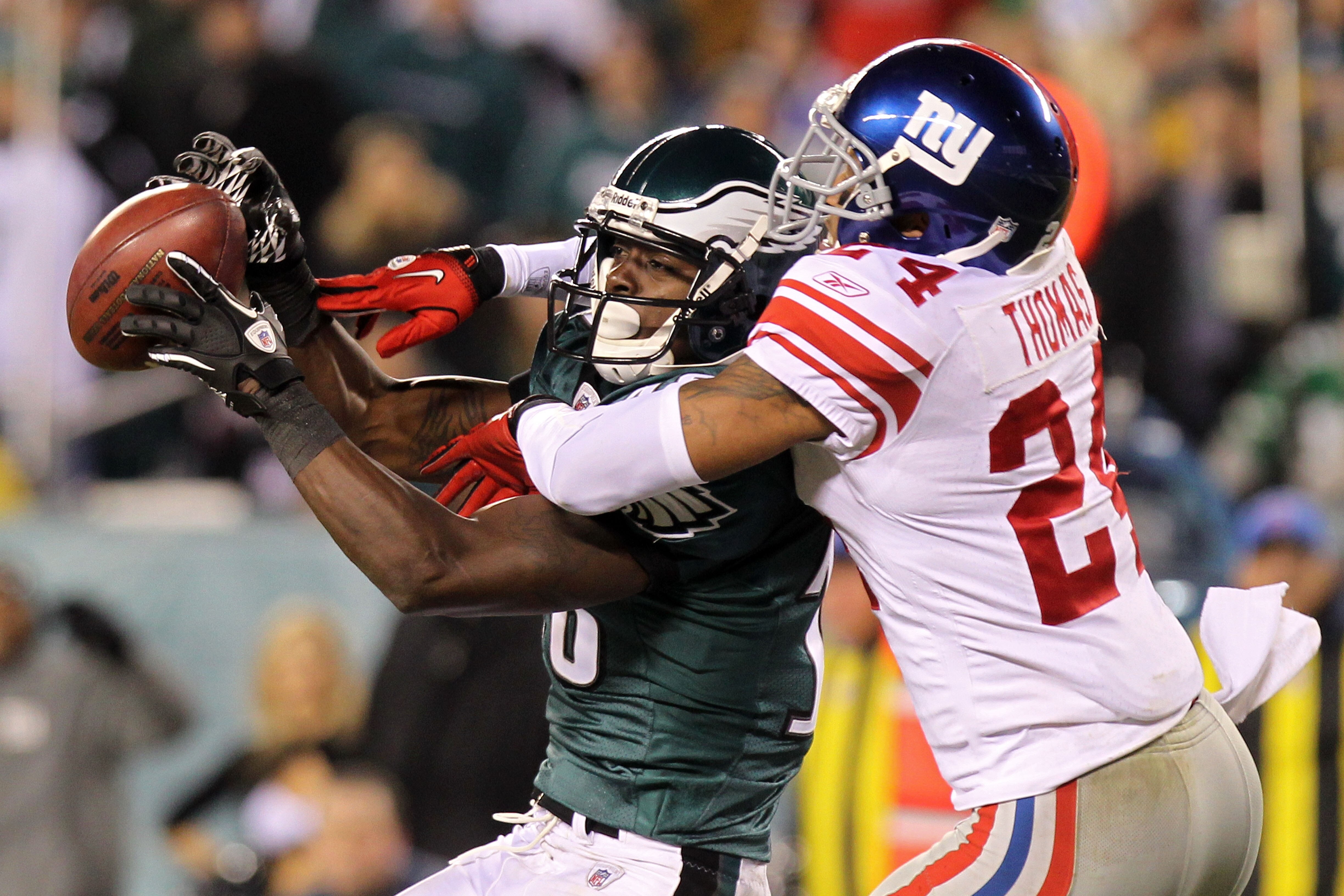 PHILADELPHIA - NOVEMBER 21:  Terrell Thomas #24 of the New York Giants breaks up a pass intended Jeremy Maclin #18 of the Philadelphia Eagles at Lincoln Financial Field on November 21, 2010 in Philadelphia, Pennsylvania.  (Photo by Nick Laham/Getty Images