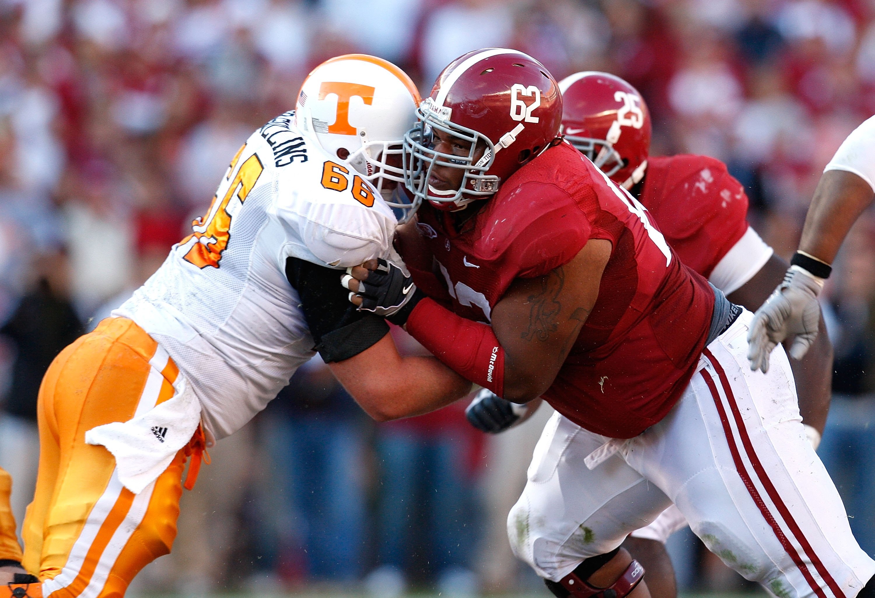 TUSCALOOSA, AL - OCTOBER 24:  Terrence Cody #62 of the Alabama Crimson Tide against Cody Sullins #66 of the Tennessee Volunteers at Bryant-Denny Stadium on October 24, 2009 in Tuscaloosa, Alabama.  (Photo by Kevin C. Cox/Getty Images)